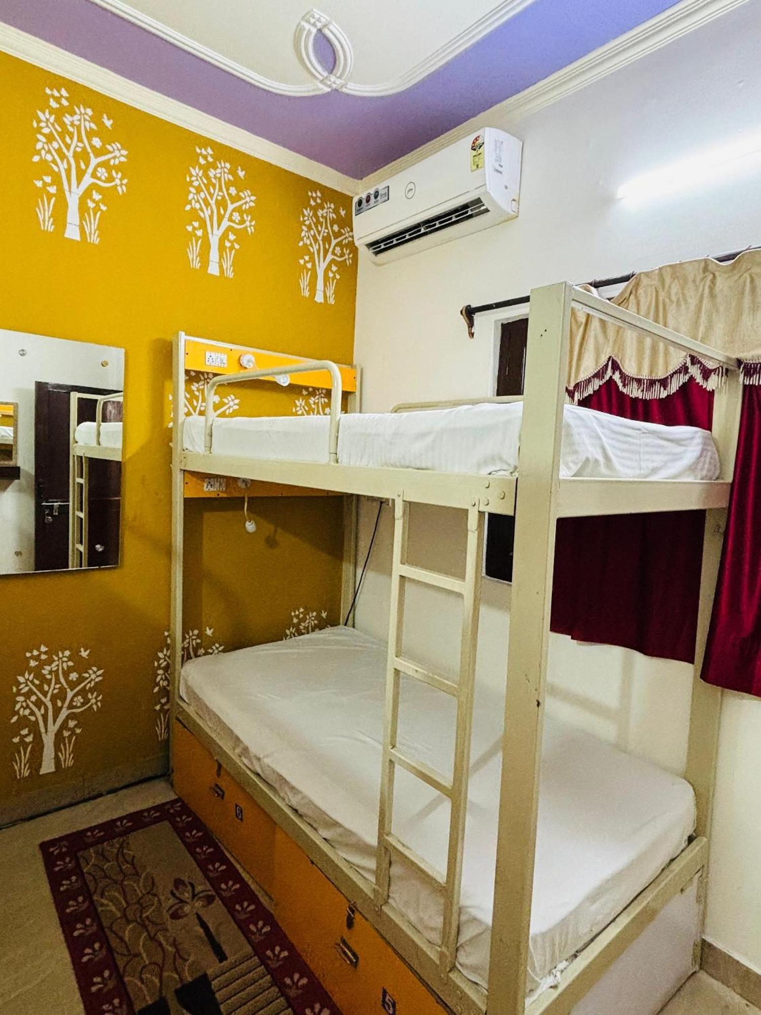 Friends & Hostel- Near Taj Mahal Hostel Agra (Uttar Pradesh)