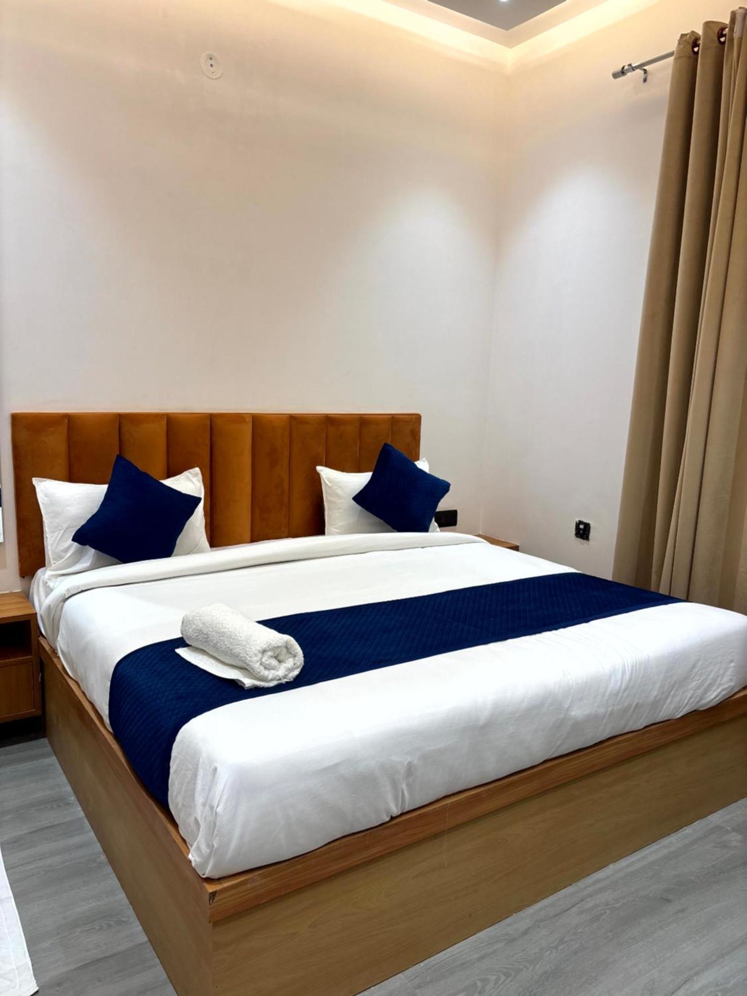 Hotel Taj Way By Jyoti 4*