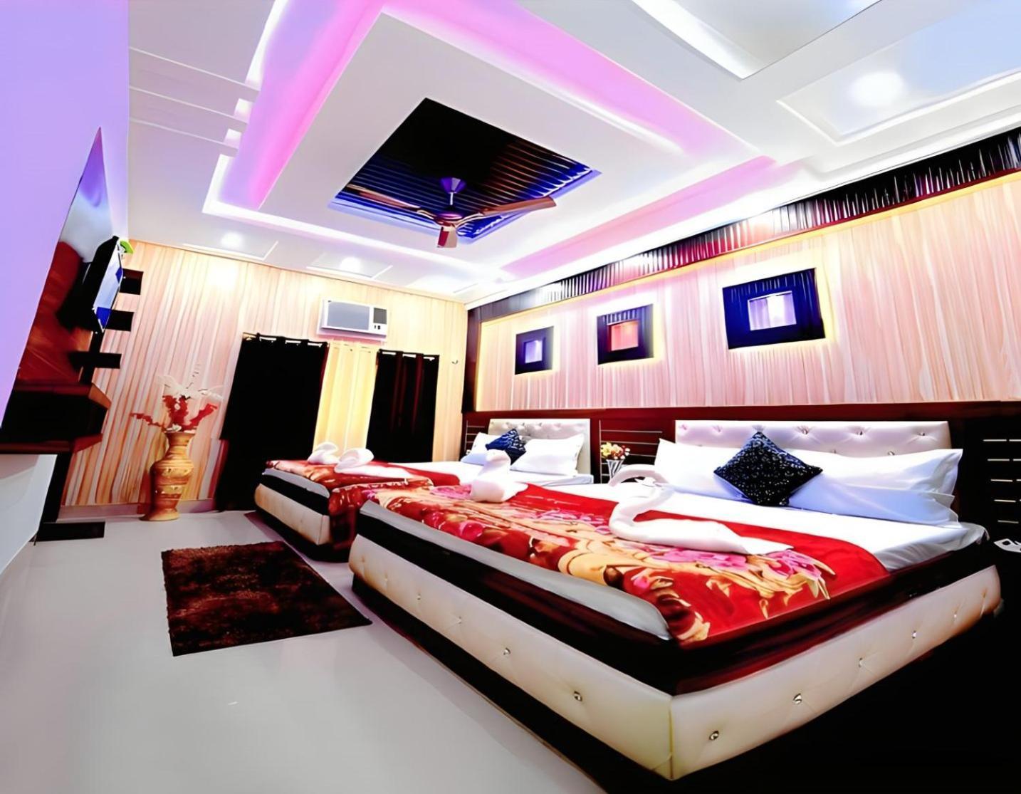 Taj Square A Luxurious Family *