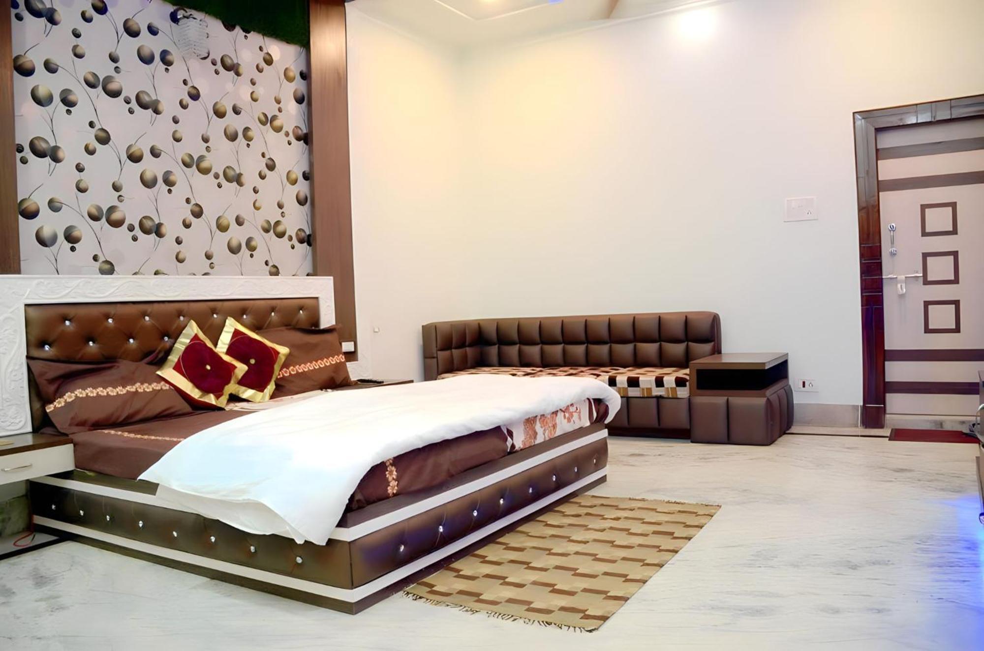Taj Square A Luxurious Family Homestay