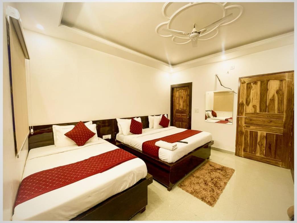 Town Grand * Agra (Uttar Pradesh)