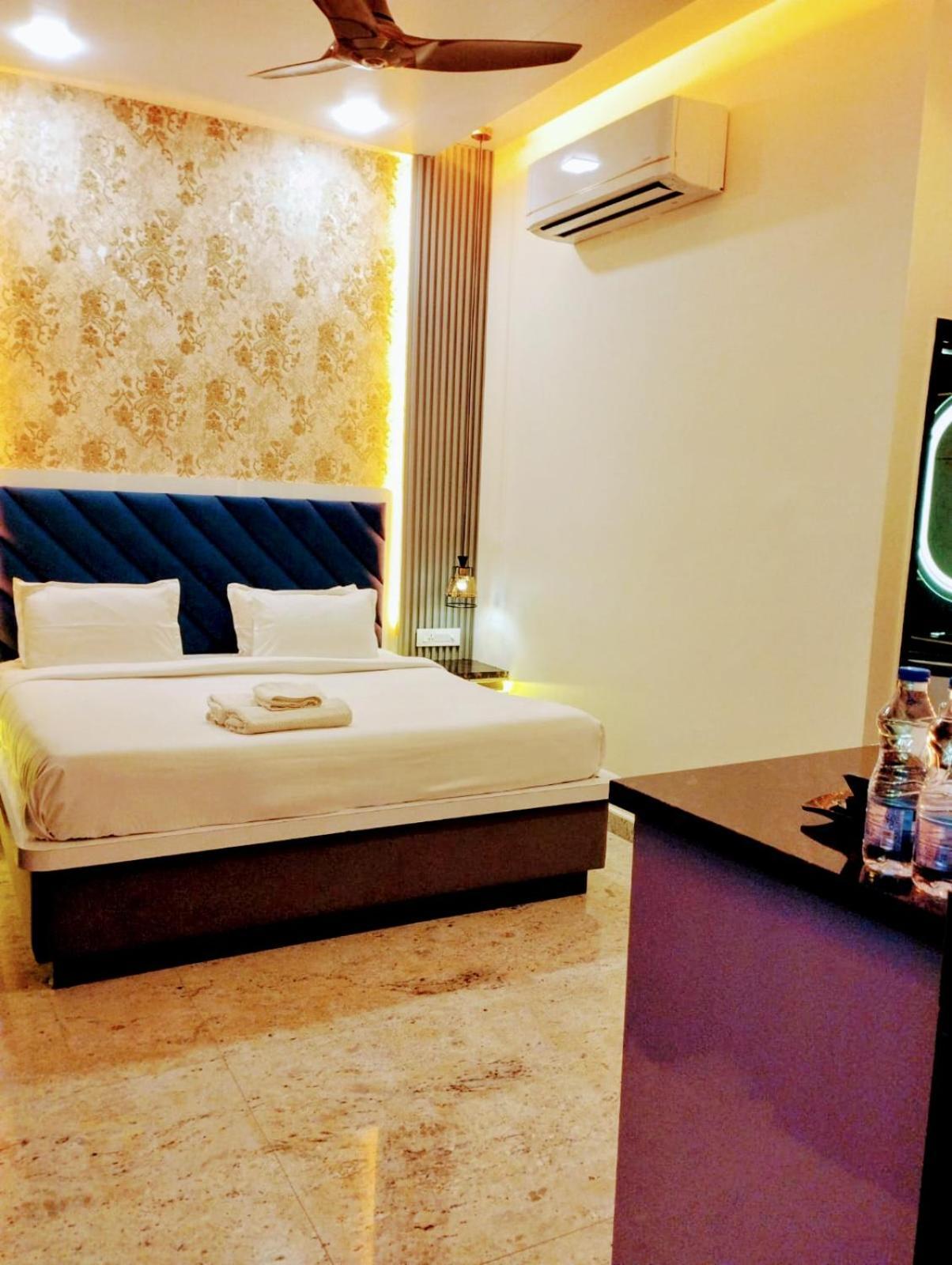 Town Grand Hotel *