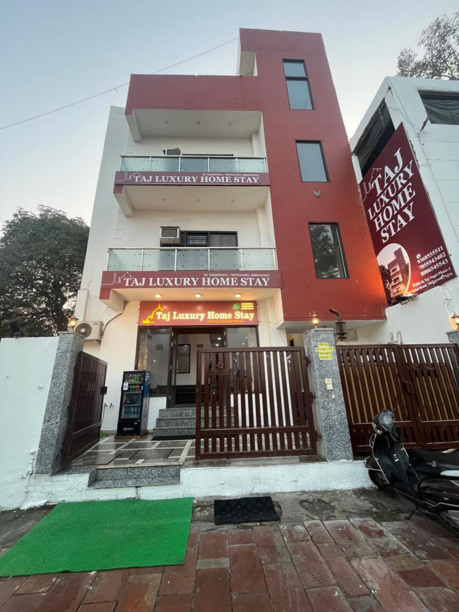 Luxury Taj Homestay, 1km Walking Distance From Taj Mahal East Gate