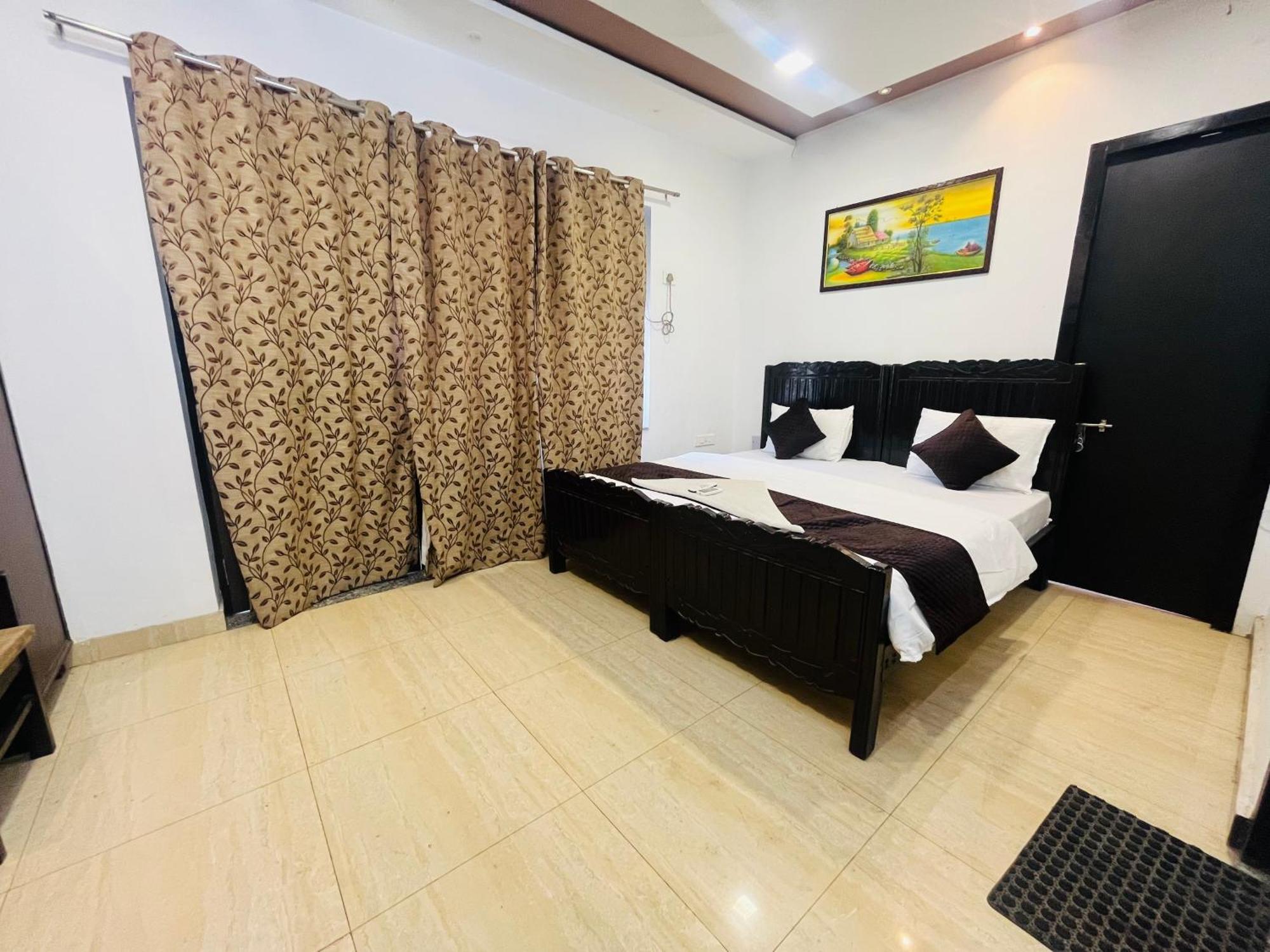Luxury Taj Homestay, 1km Walking Distance From Taj Mahal East Gate Bed & Breakfast