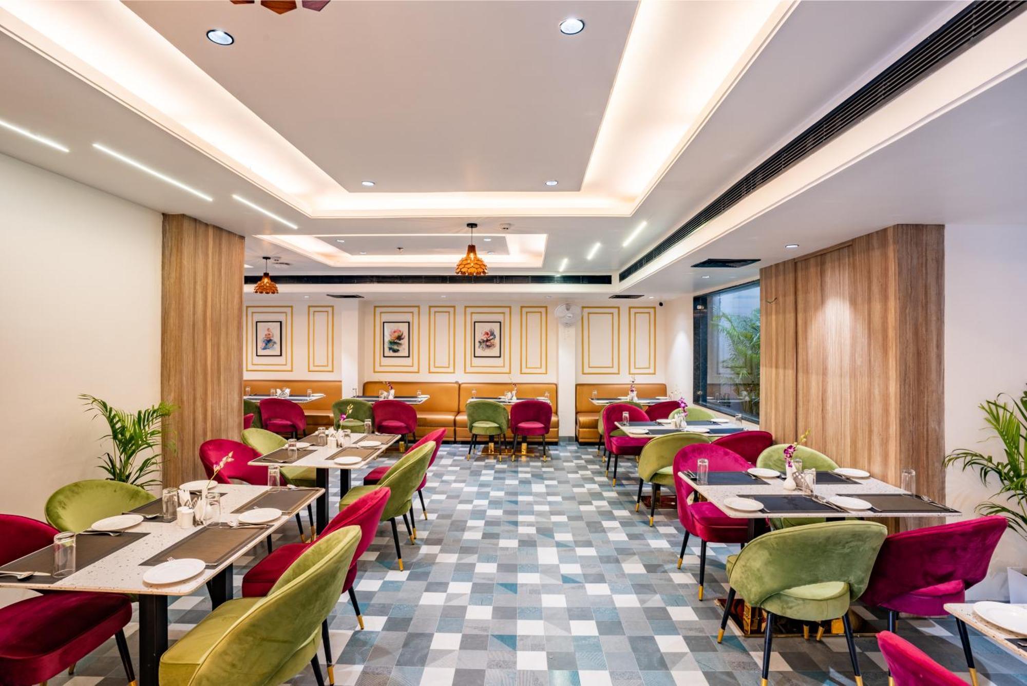 Hotel Regenta Place Raaj Agra, Tajganj