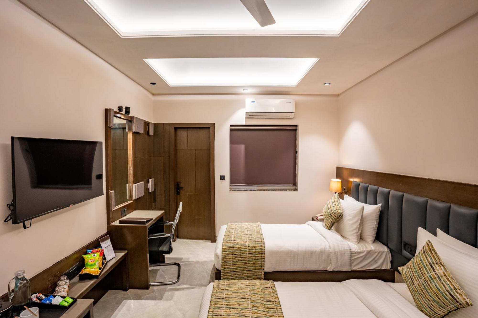 Regenta Place Raaj Agra, Tajganj