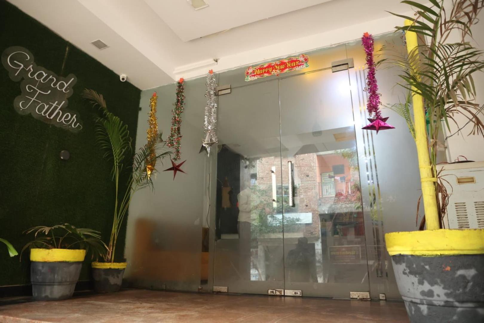 Grand Father Hotel Agra (Uttar Pradesh)