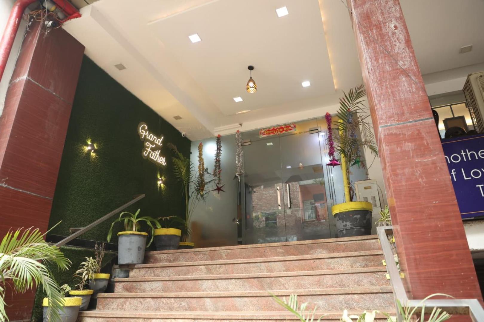 Hotel Grand Father Agra (Uttar Pradesh)