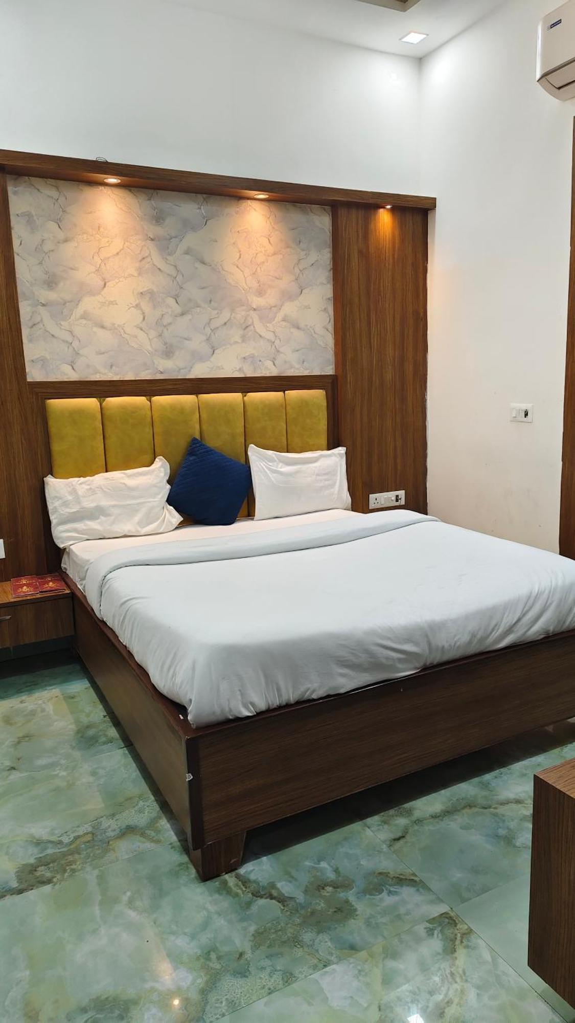 Hotel The Shanaya - Rooftop View Taj Mahal Homestay