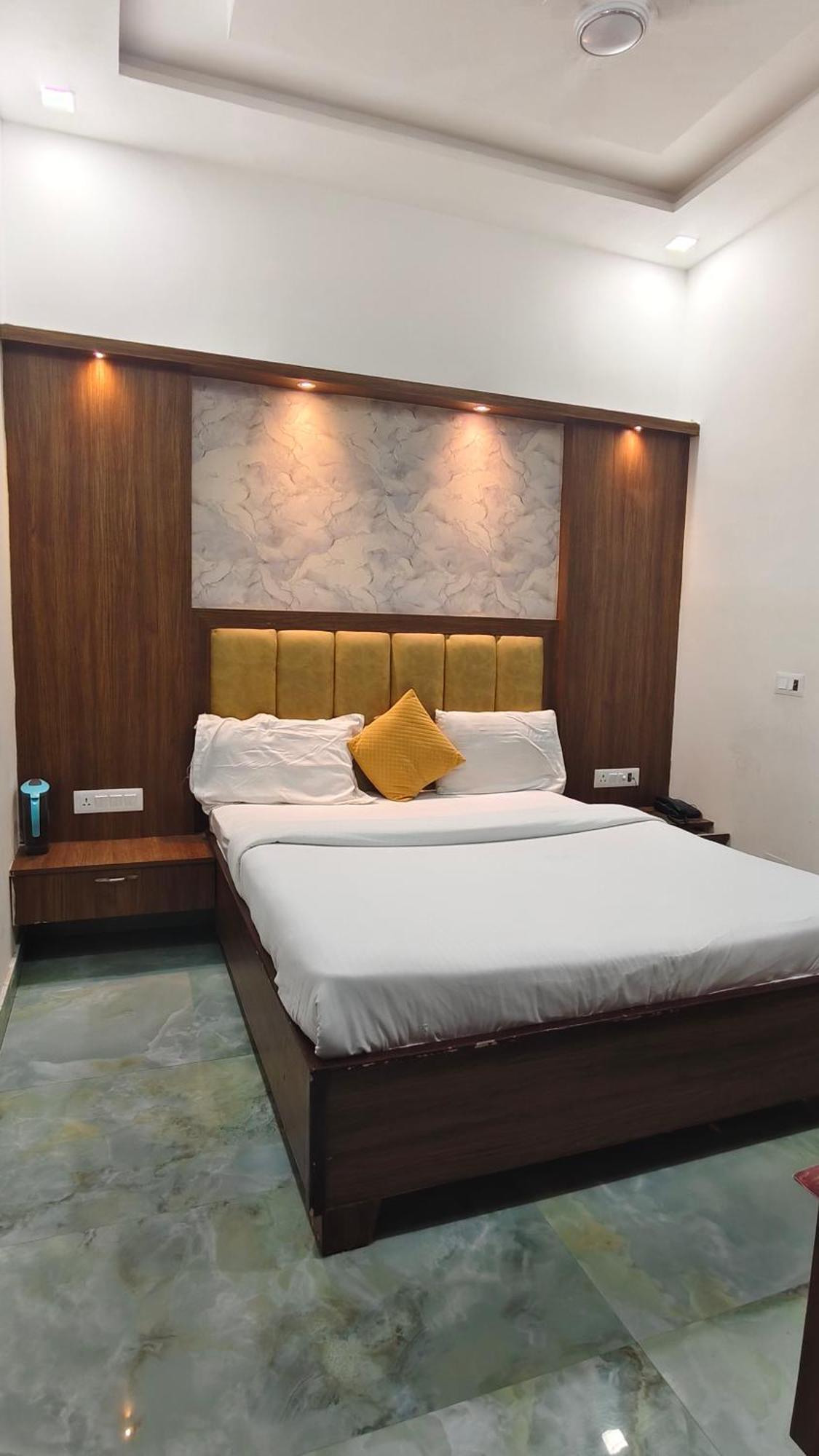 Homestay Hotel The Shanaya - Rooftop View Taj Mahal *