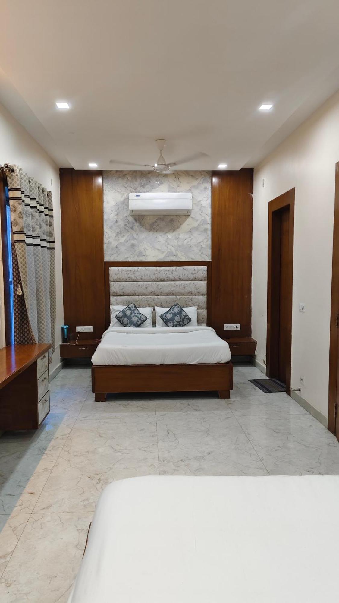 Homestay Hotel The Shanaya - Rooftop View Taj Mahal *
