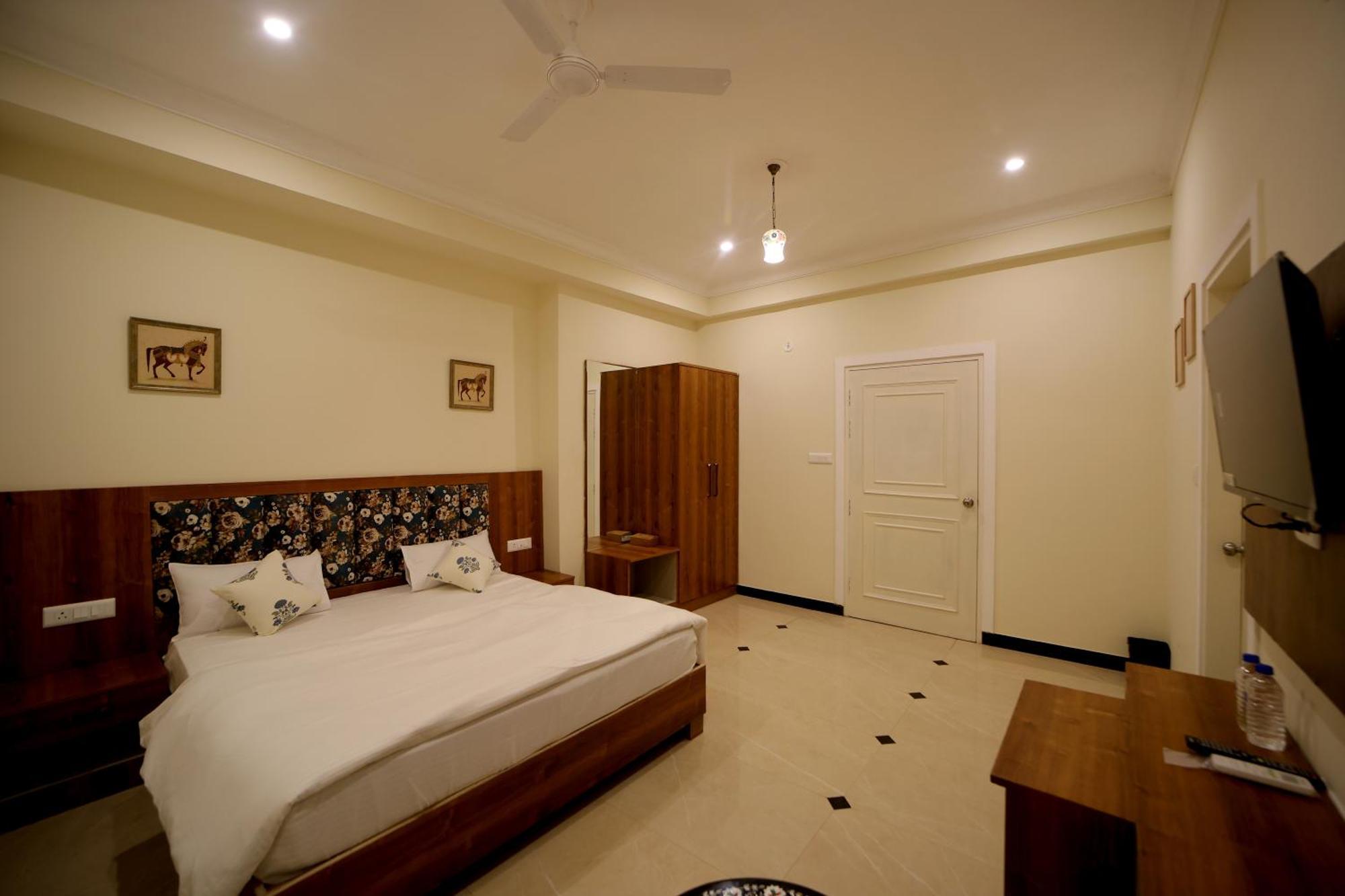 Homestay Arti's *