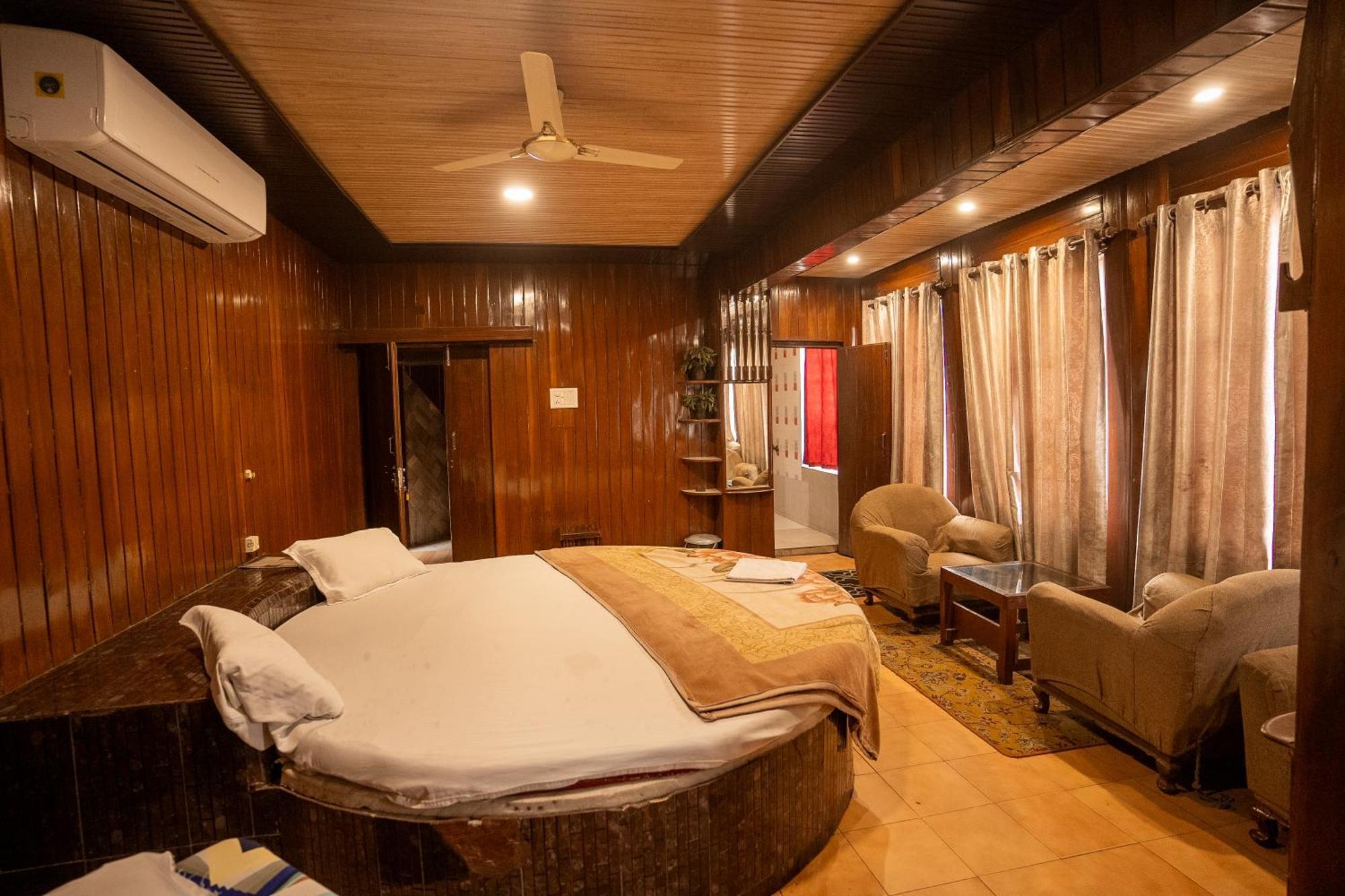 Shahjahan Hotel 5*
