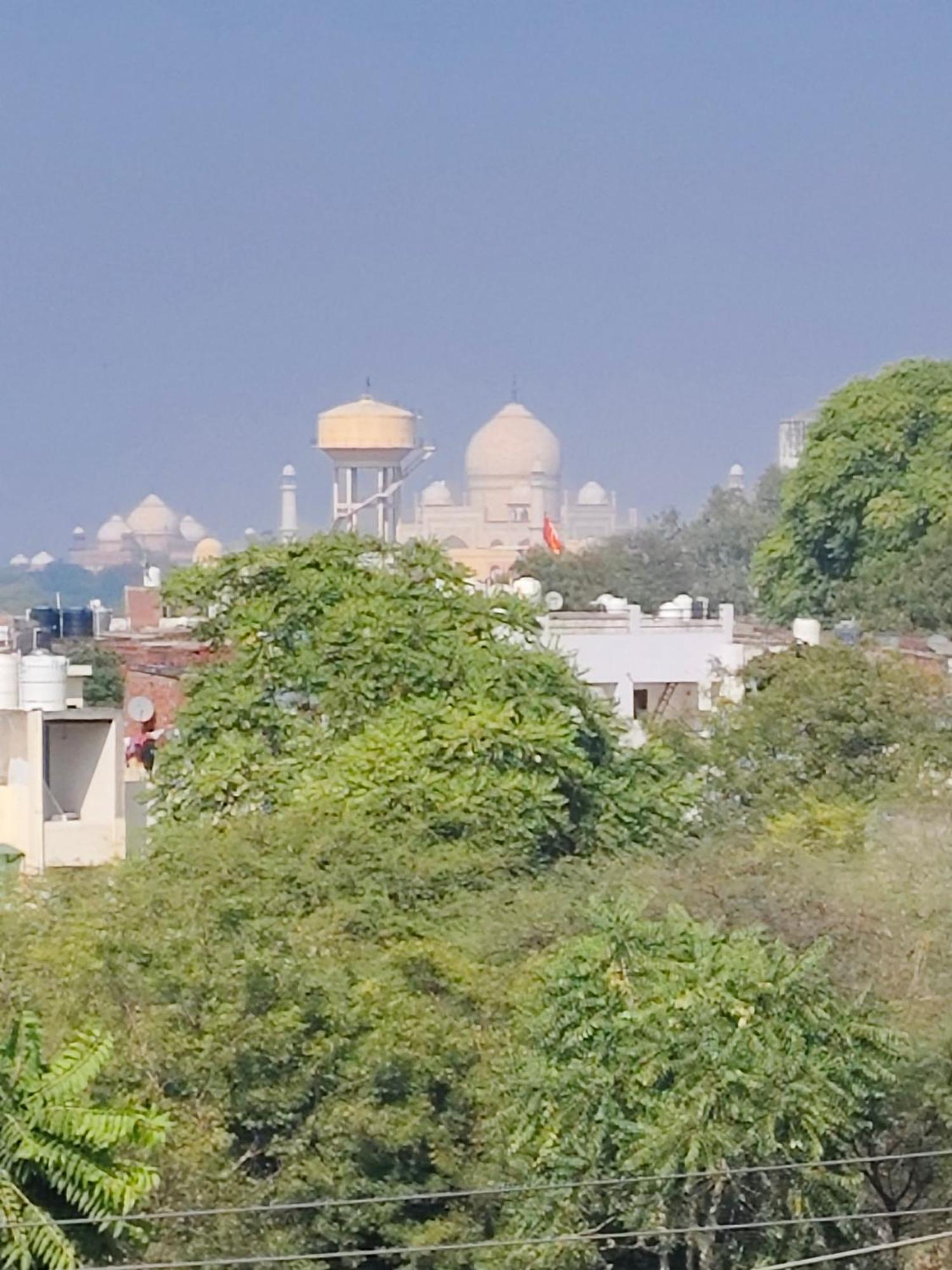 Homestay Hotel The Shanaya - Rooftop View Taj Mahal *