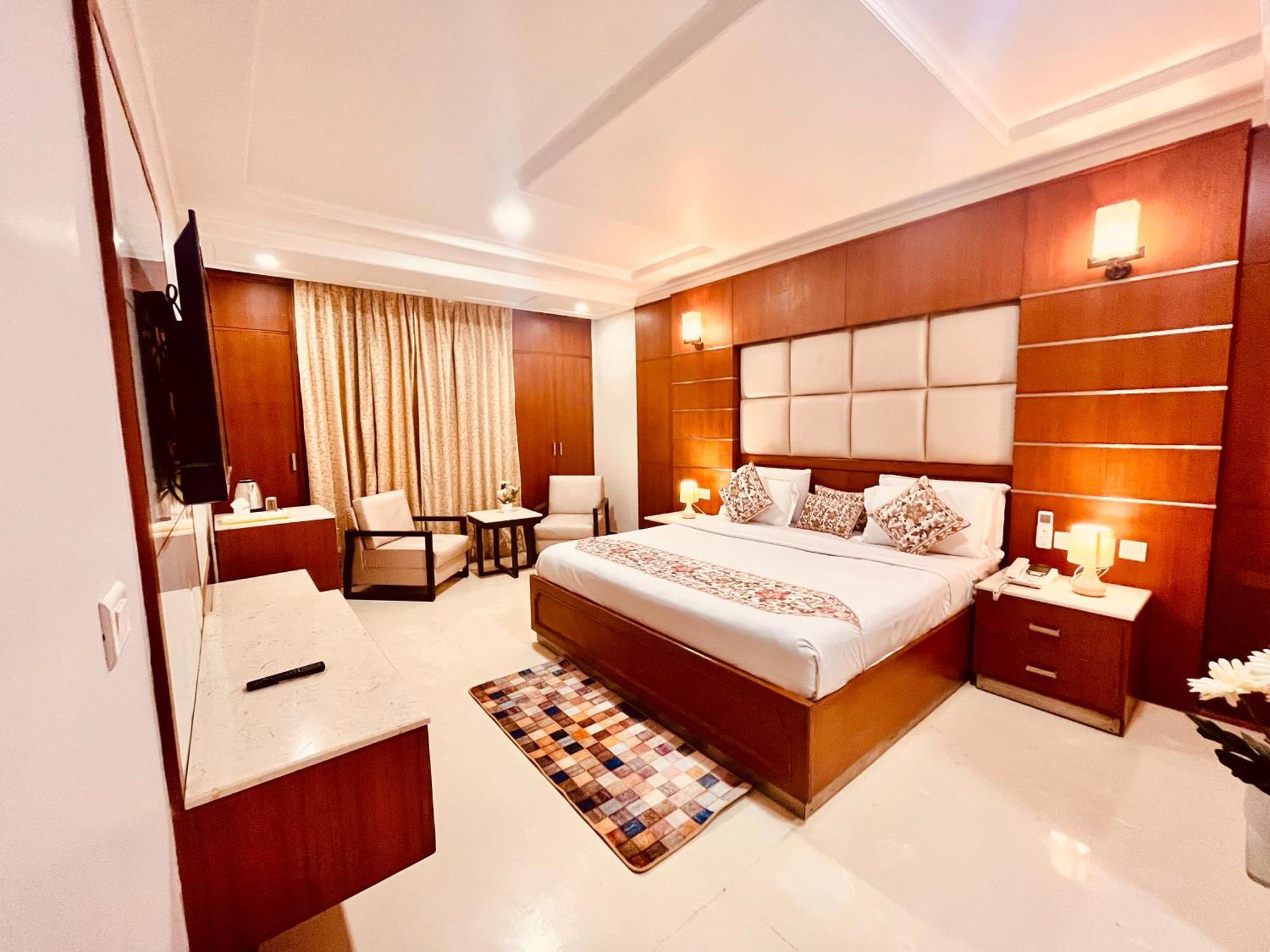 The Hotel 4*