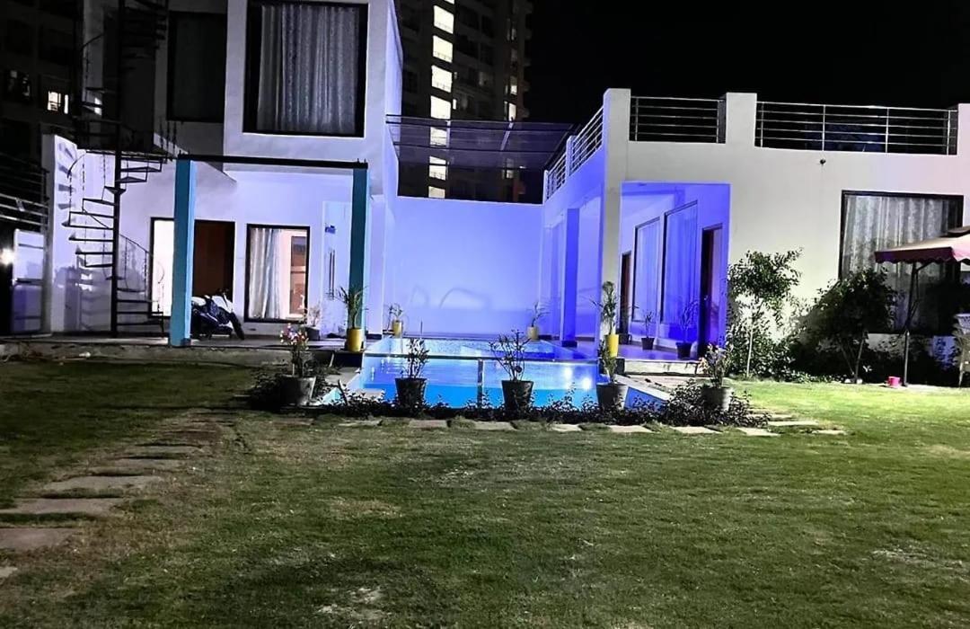 Acqua Manor *