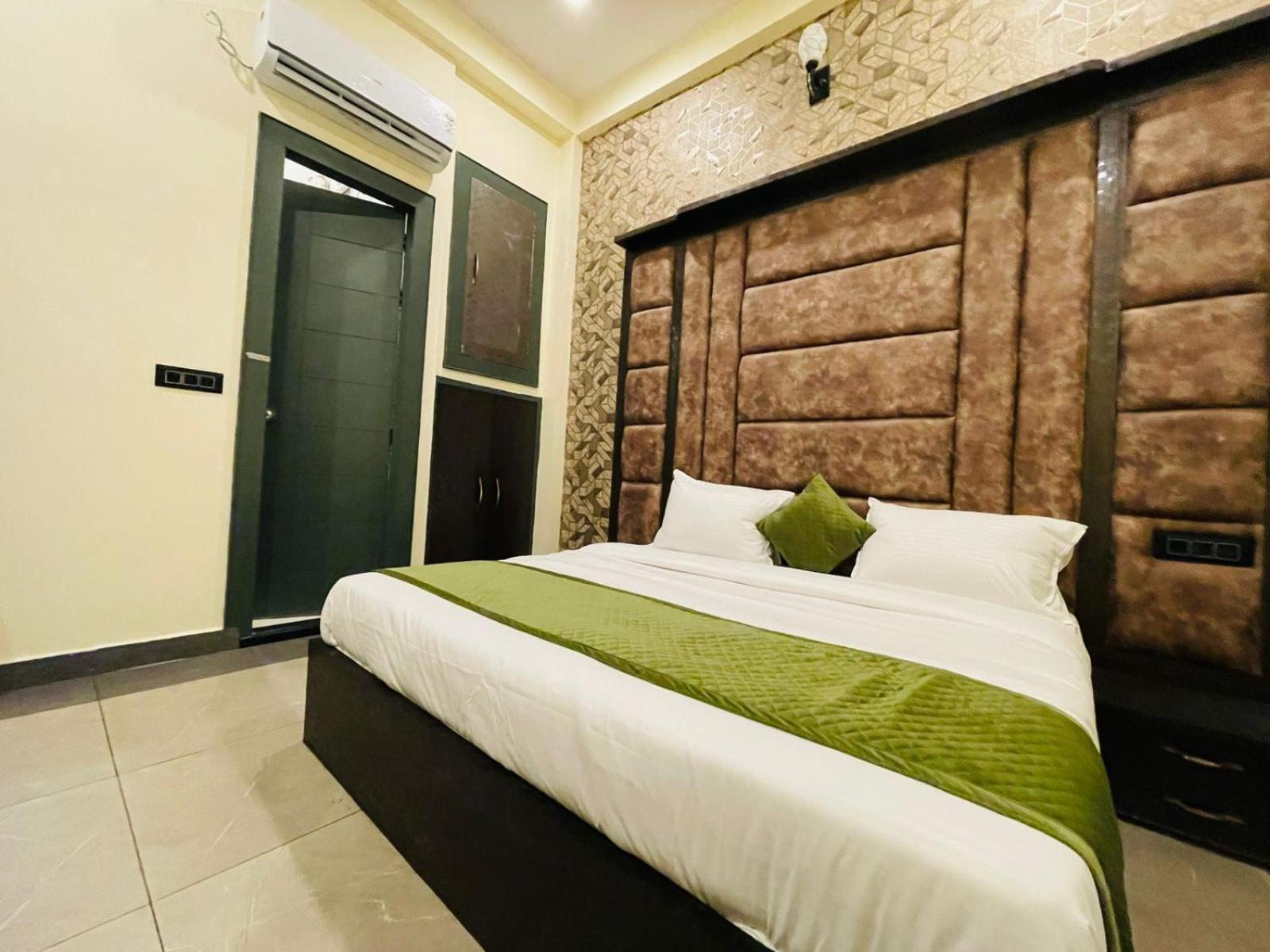 Hotel Wonderstar Affordable Near Tajmahal - Inhouse Parking With Free 5g Internet 3*