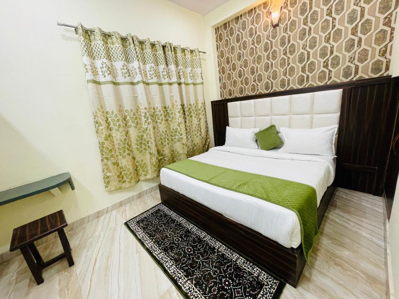 Wonderstar Affordable Near Tajmahal - Inhouse Parking With Free 5g Internet 3* Agra (Uttar Pradesh)