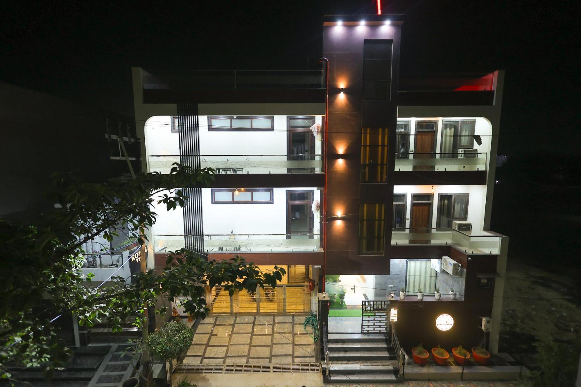 Royal Taj Twin Palace Homestay