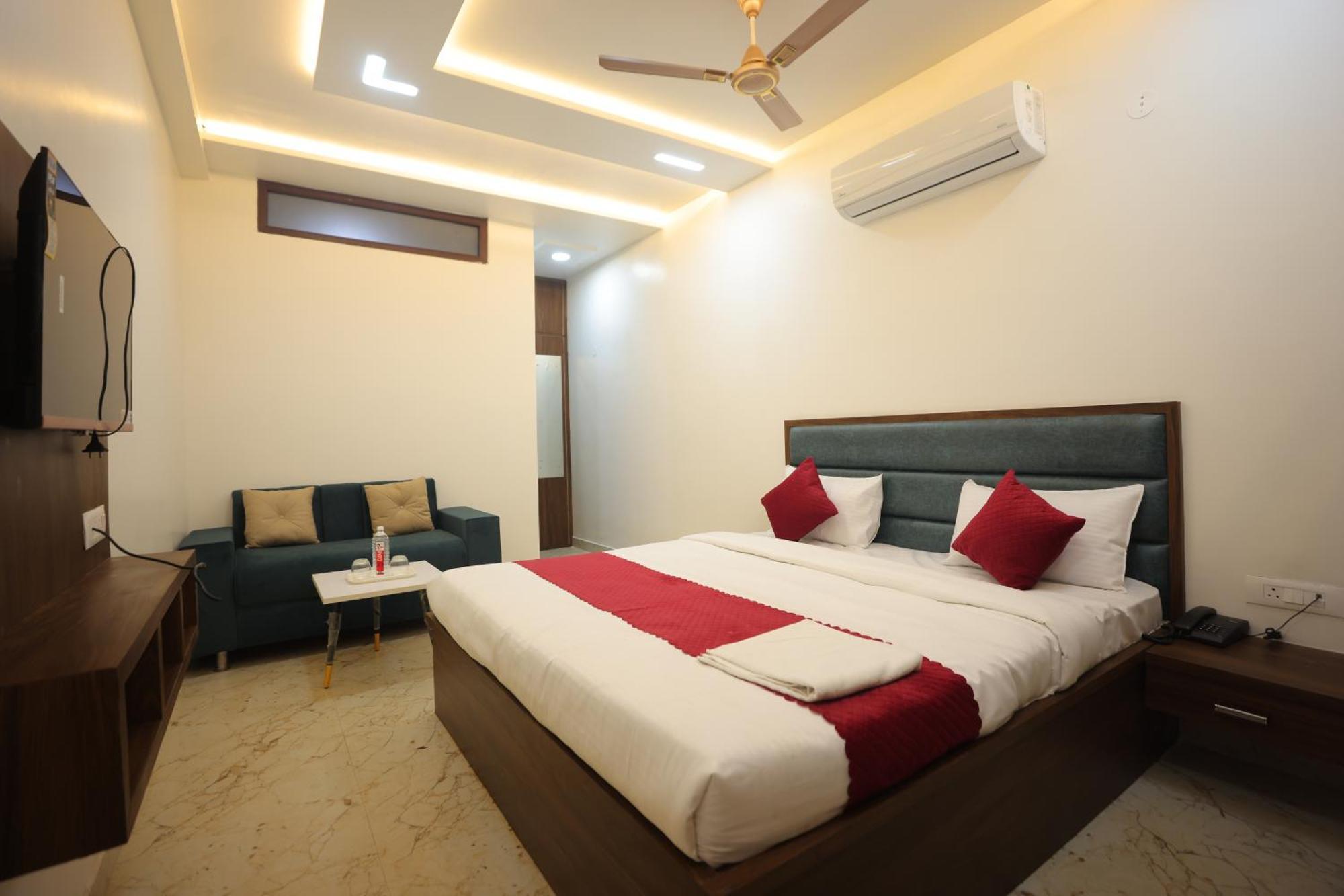 Royal Taj Twin Palace Homestay