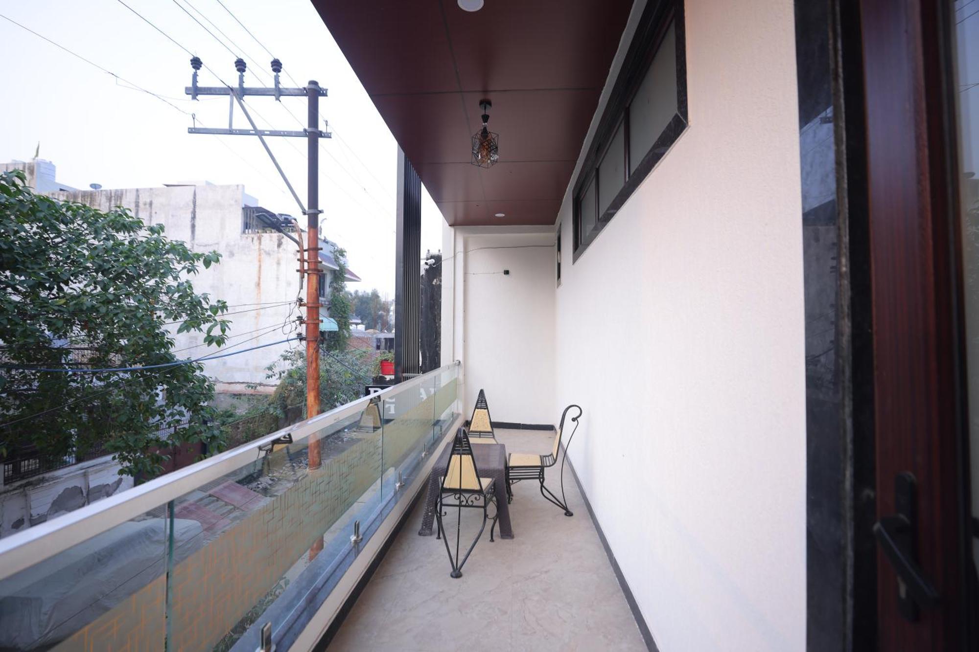 Royal Taj Twin Palace Homestay