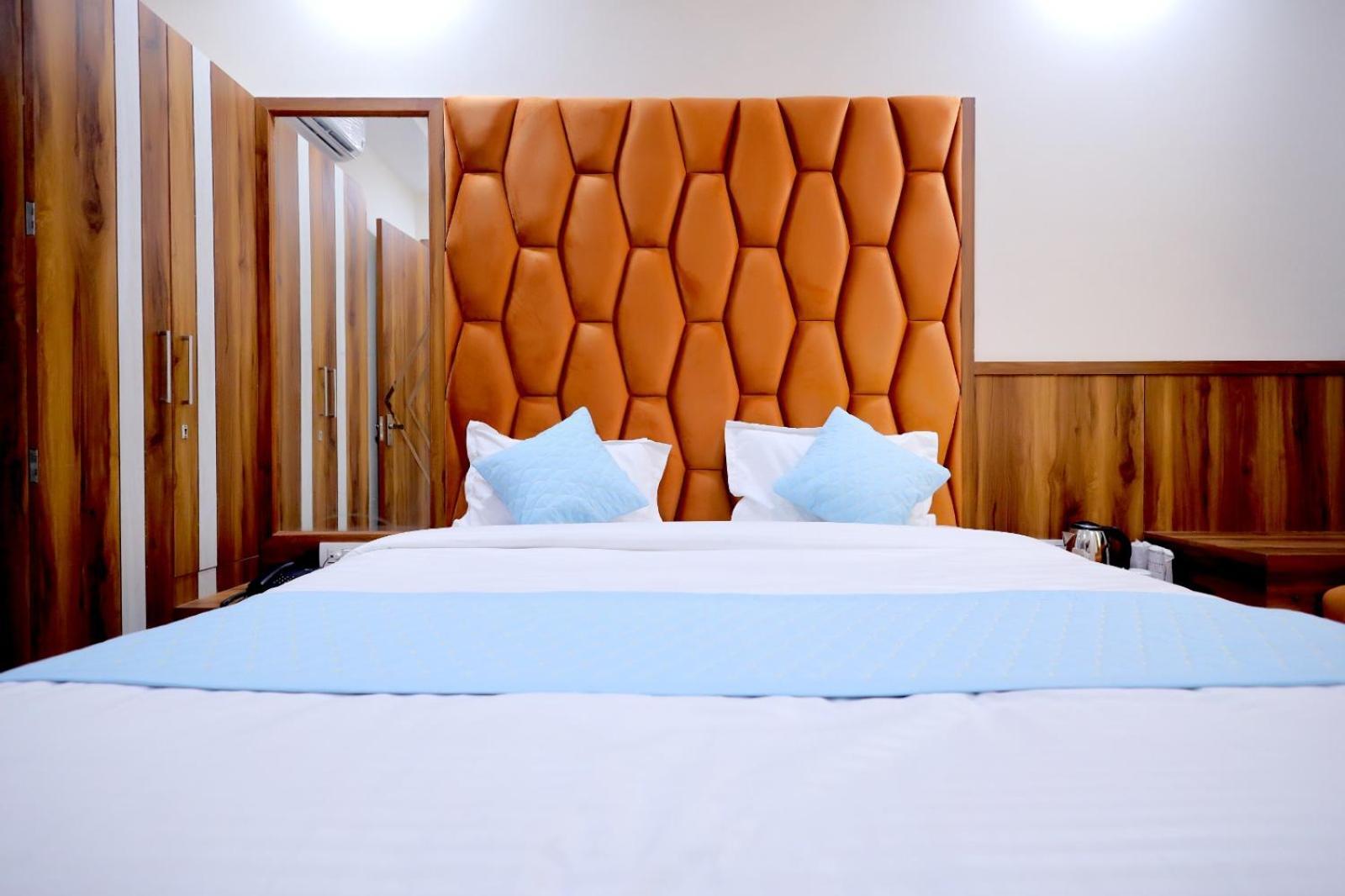 Hotel Smr Palace - Agra 3*
