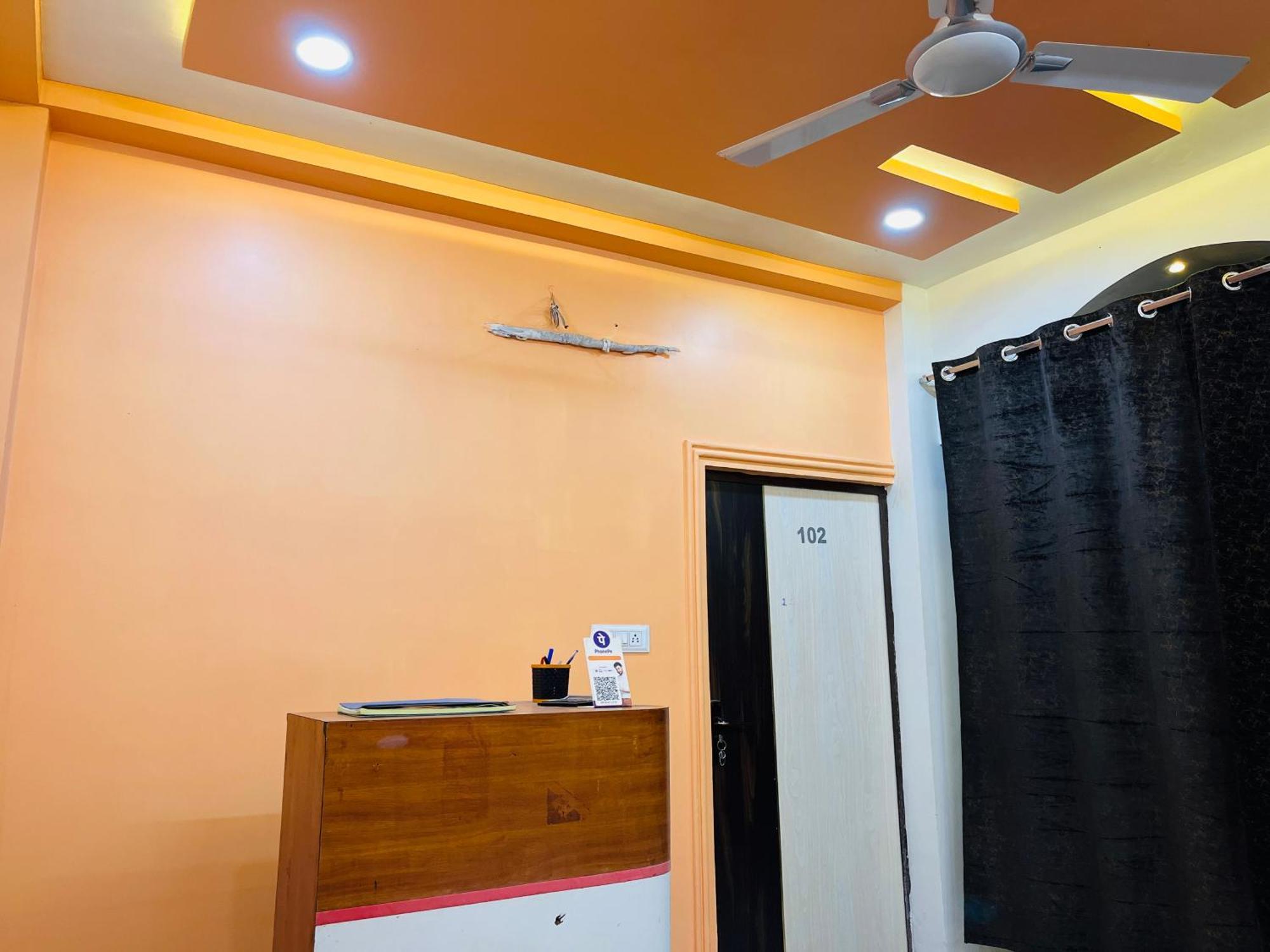 Premium Grand Fully Air Condition And Spacious Rated And Luxury Near Taj Mahal