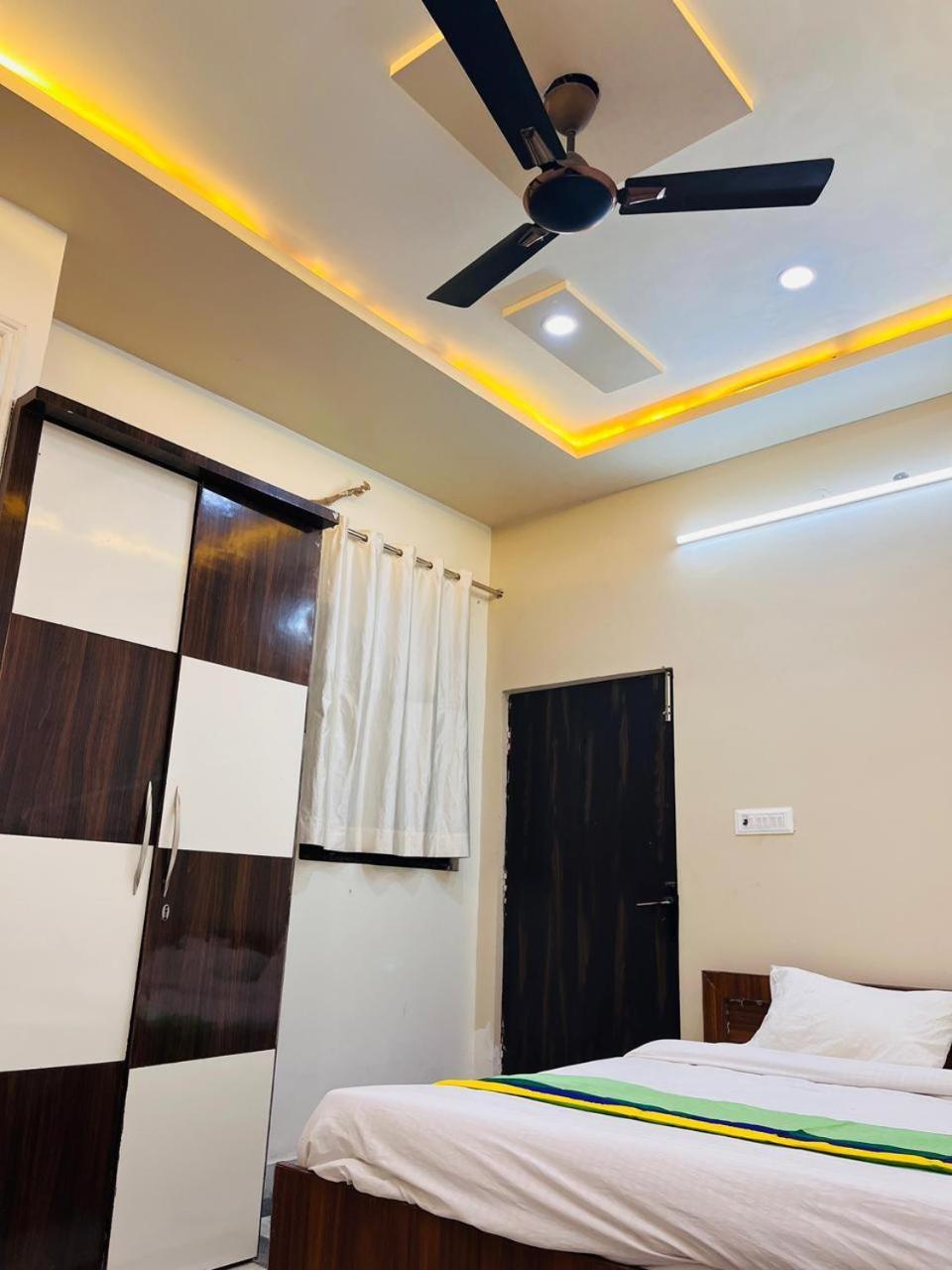 Hotel Premium Grand Fully Air Condition And Spacious Rated And Luxury Near Taj Mahal Agra (Uttar Pradesh)