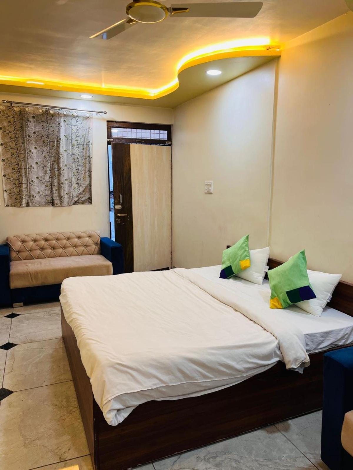 Premium Grand Fully Air Condition And Spacious Rated And Luxury Near Taj Mahal Hotel Agra (Uttar Pradesh)