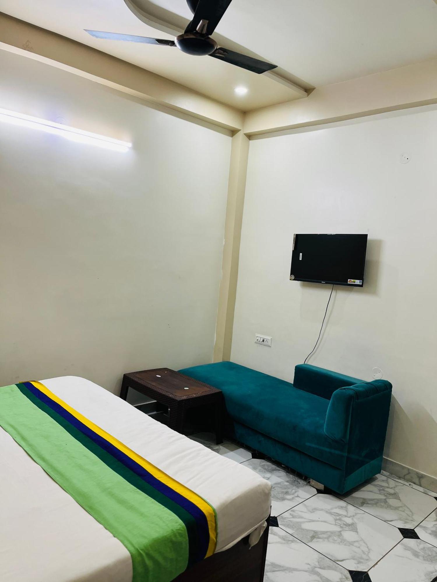 Premium Grand Fully Air Condition And Spacious Rated And Luxury Near Taj Mahal