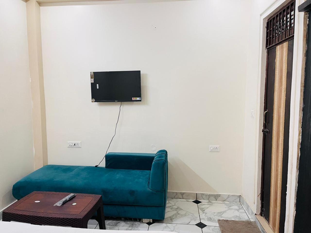 Premium Grand Fully Air Condition And Spacious Rated And Luxury Near Taj Mahal Hotel 3*