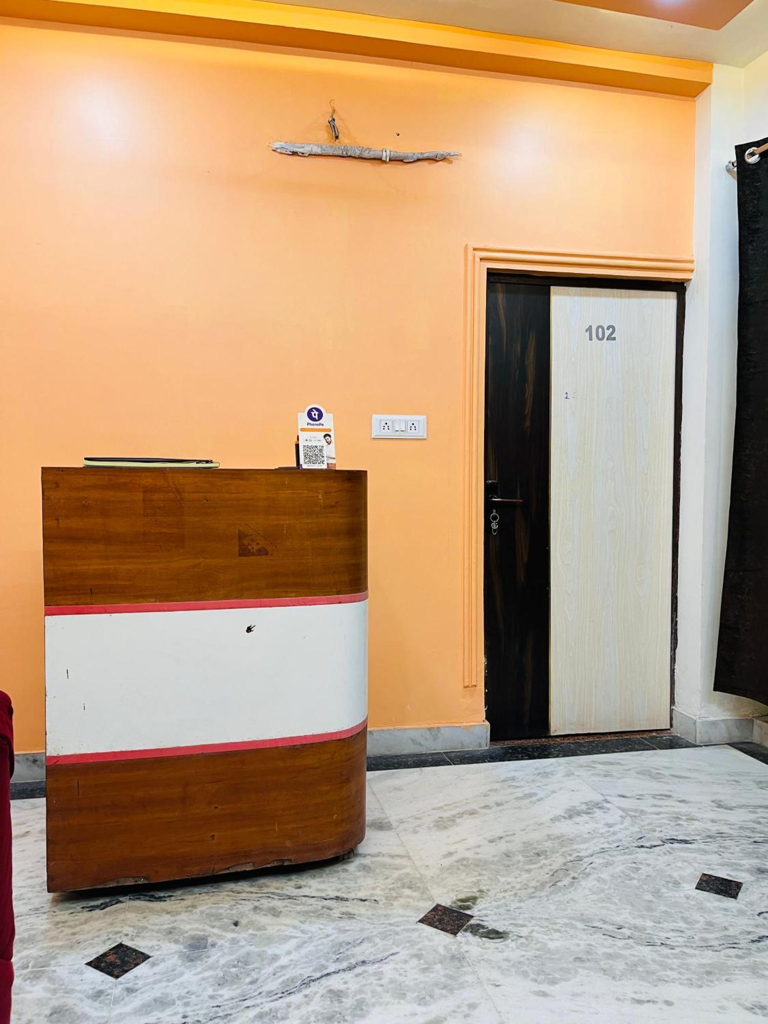 Hotel Premium Grand Fully Air Condition And Spacious Rated And Luxury Near Taj Mahal 3*