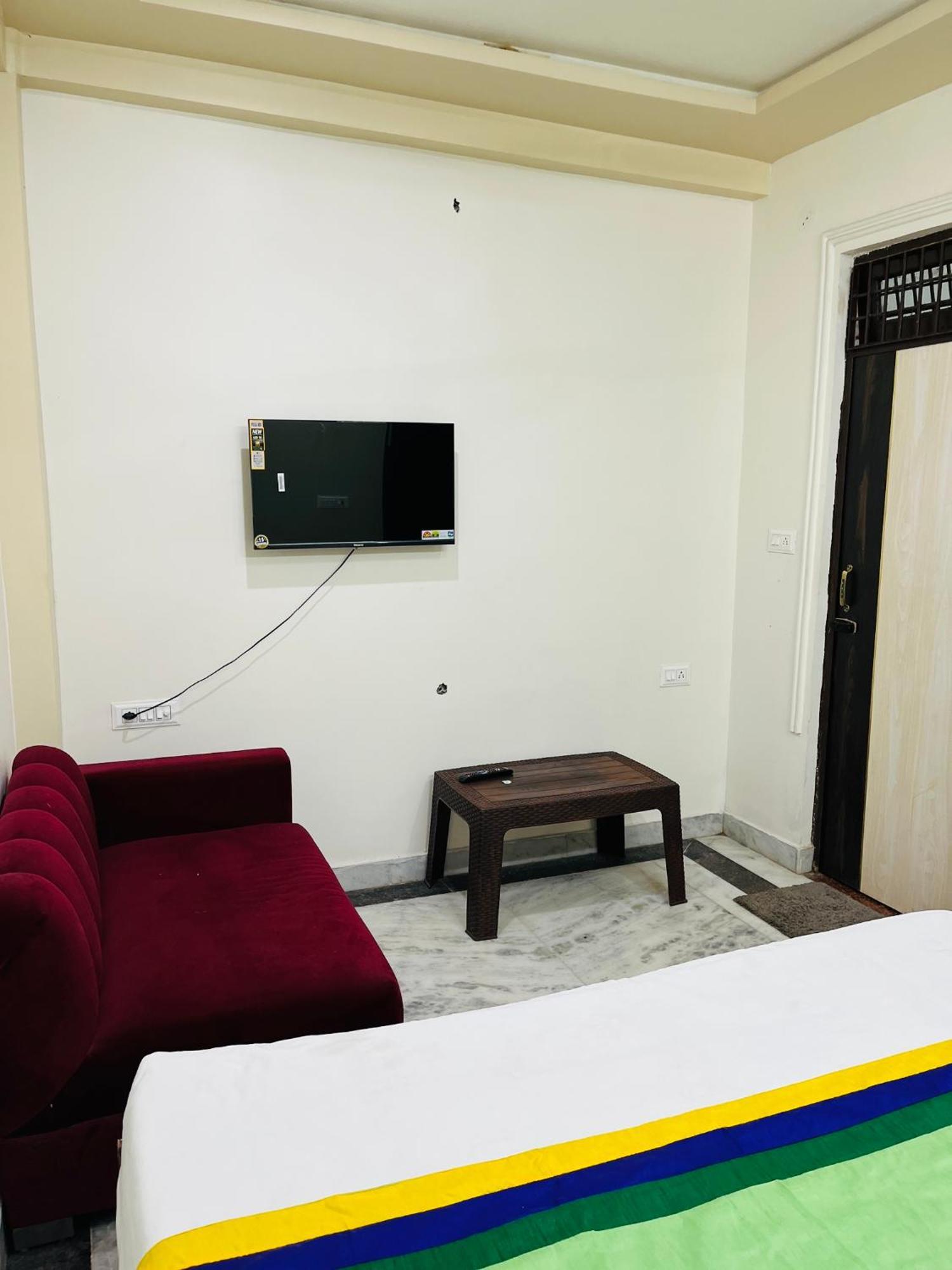Hotel Premium Grand Fully Air Condition And Spacious Rated And Luxury Near Taj Mahal