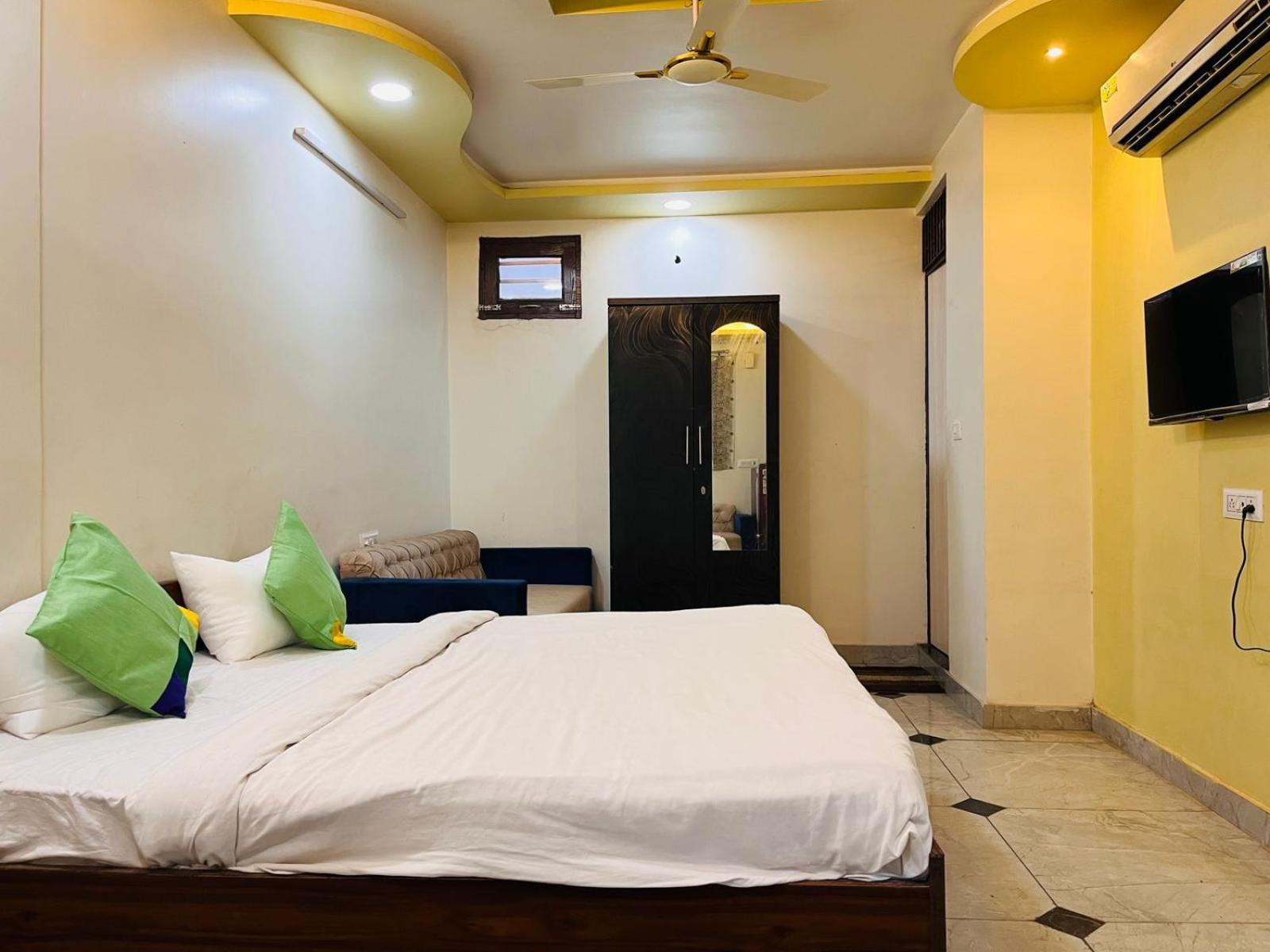 Hotel Premium Grand Fully Air Condition And Spacious Rated And Luxury Near Taj Mahal 3*
