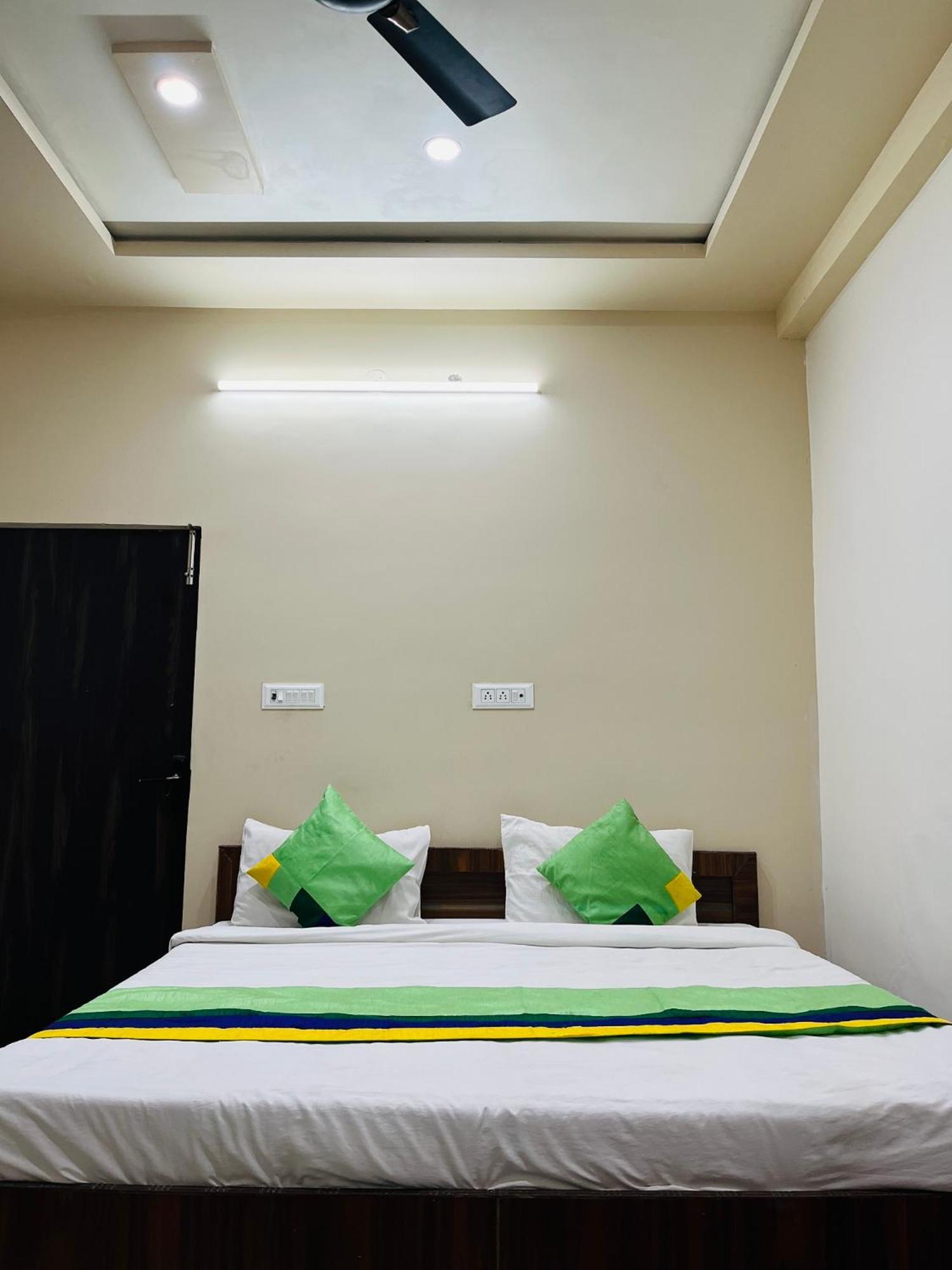 Premium Grand Fully Air Condition And Spacious Rated And Luxury Near Taj Mahal 3*