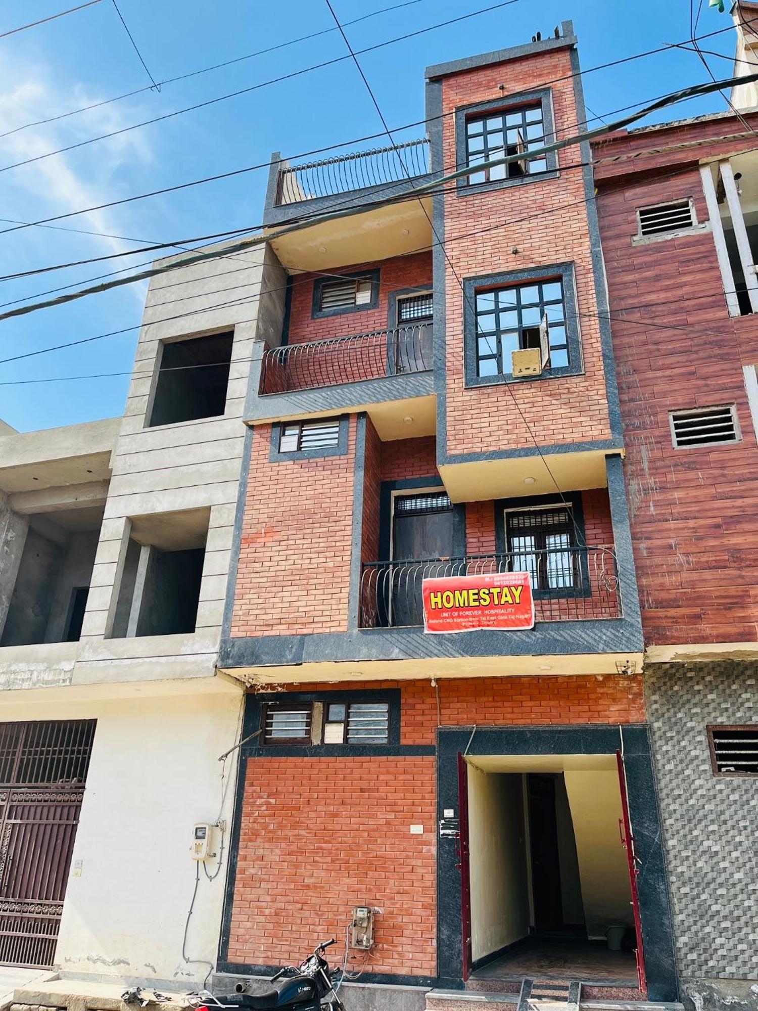 Premium Grand Fully Air Condition And Spacious Rated And Luxury Near Taj Mahal Hotel Agra (Uttar Pradesh)