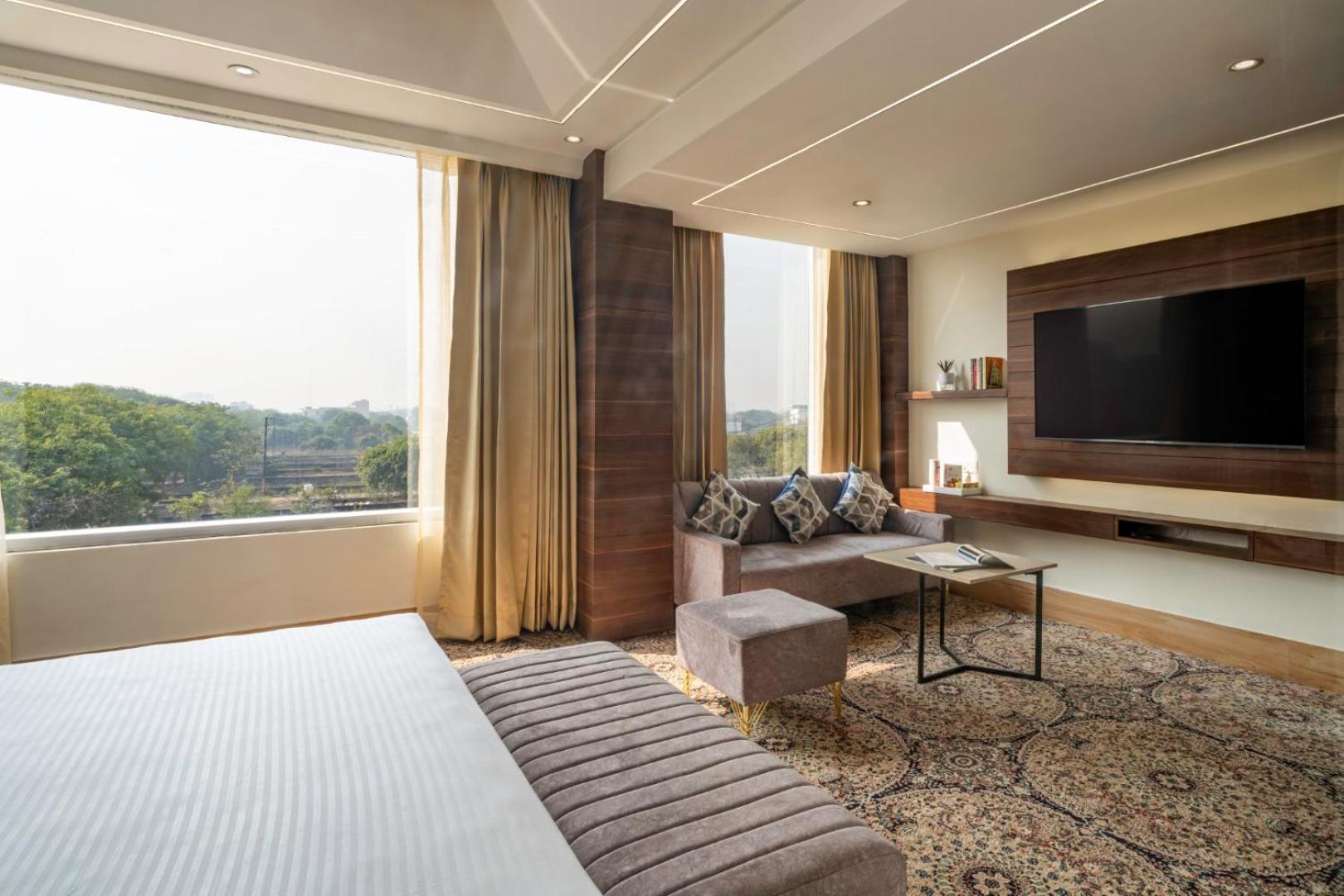 Hotel Clarks Near Tajmahal 4*