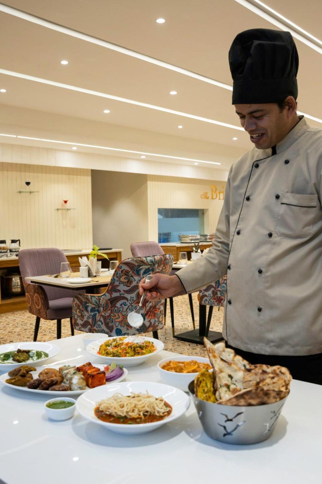 Hotel Clarks Near Tajmahal 4*
