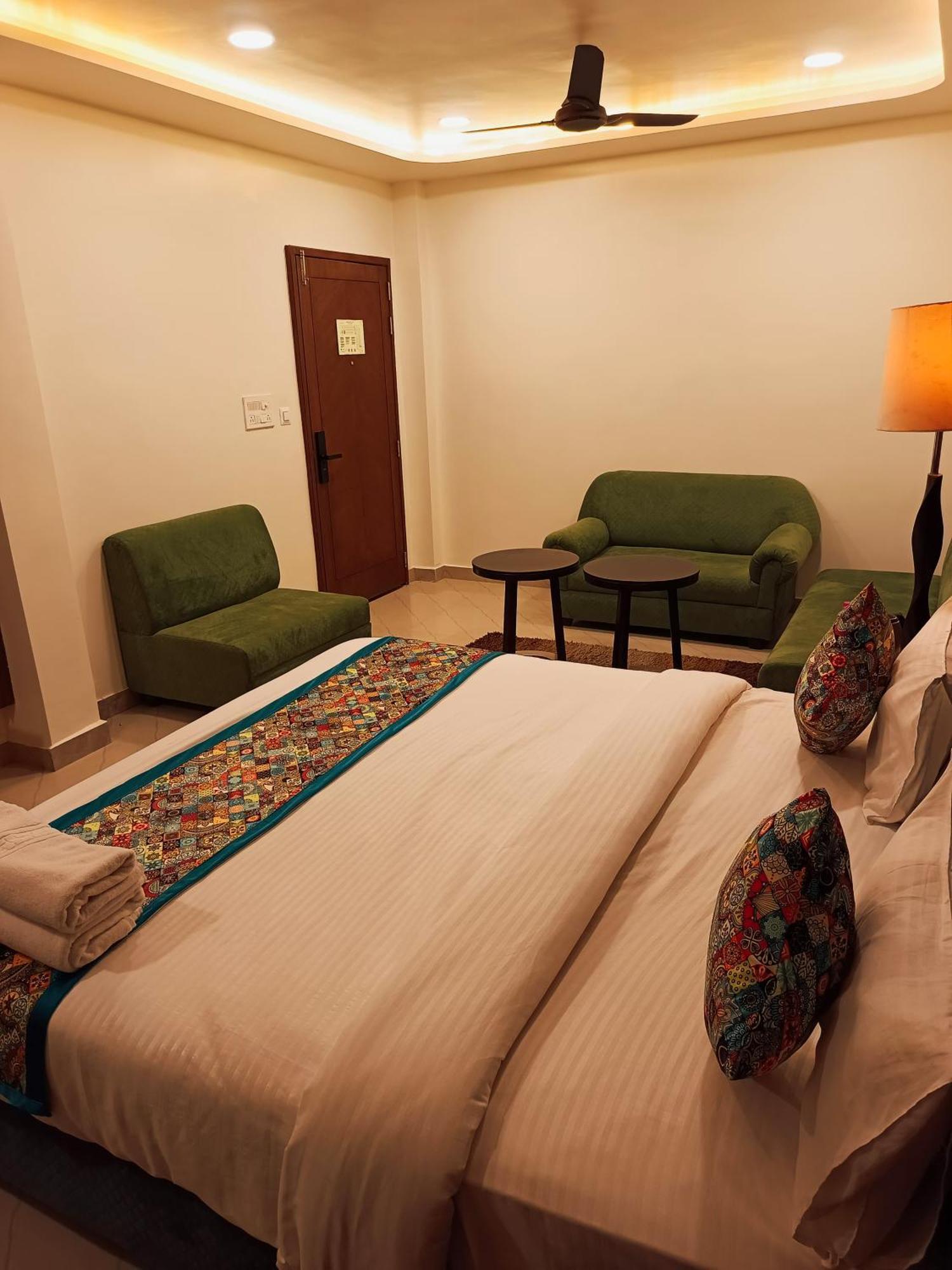 Nishant Palace Hotel 3*