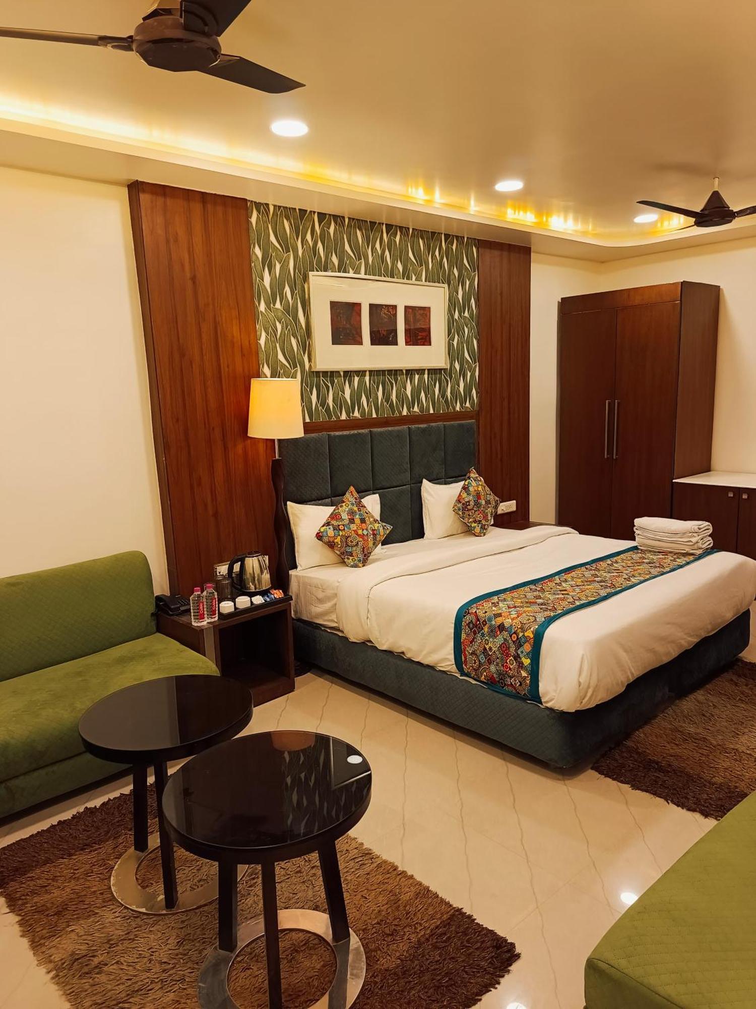 Nishant Palace 3*