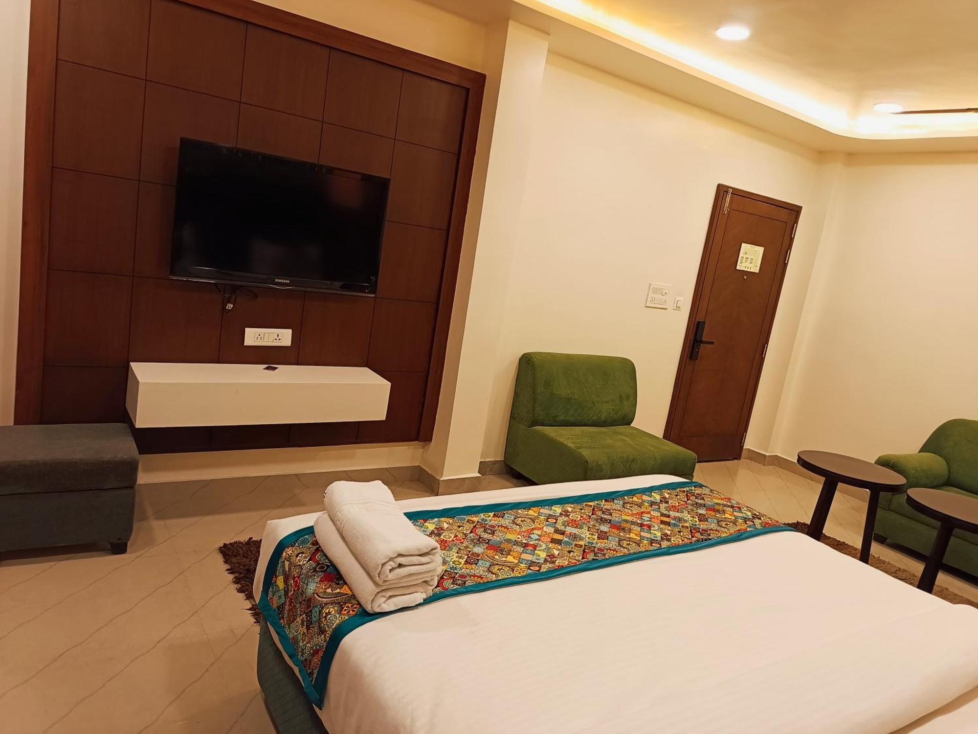 Nishant Palace Hotel 3*