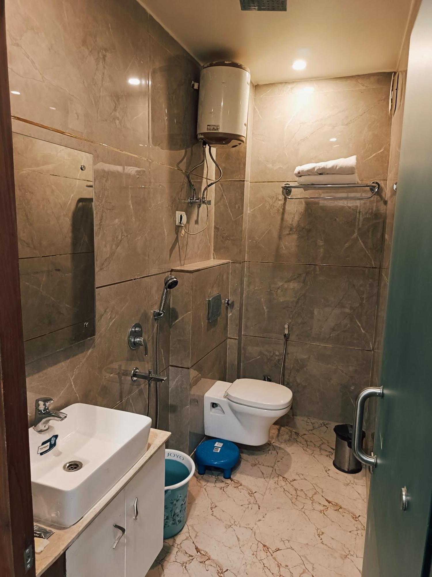 Nishant Palace 3*