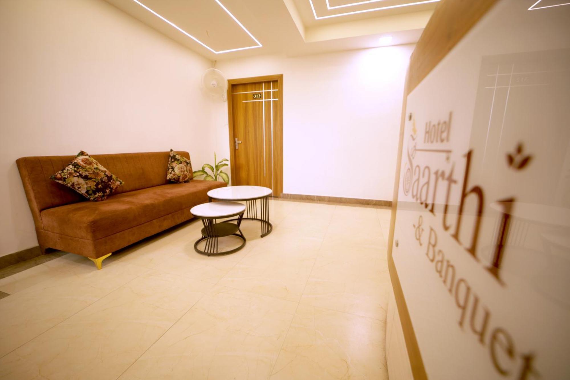 Saarthi Agra Hotel *