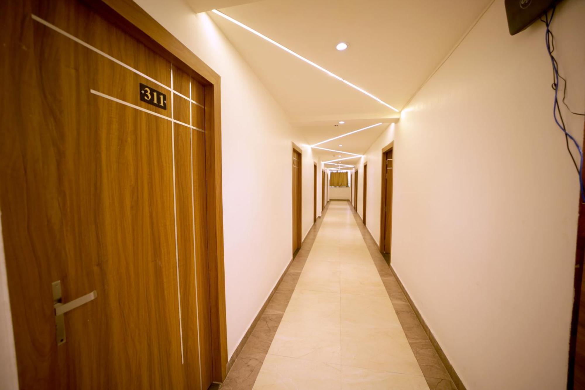 Hotel Saarthi Agra *