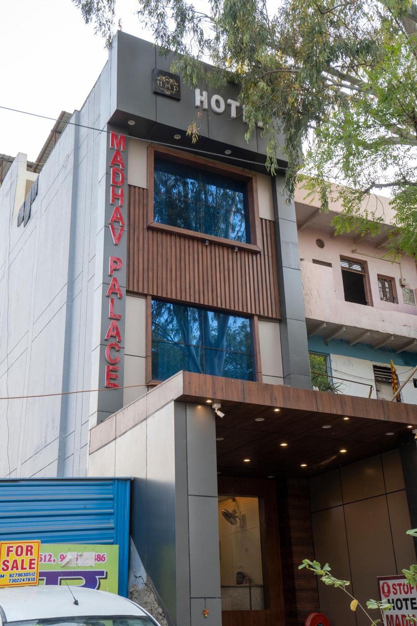 Hotel Madhav Palace