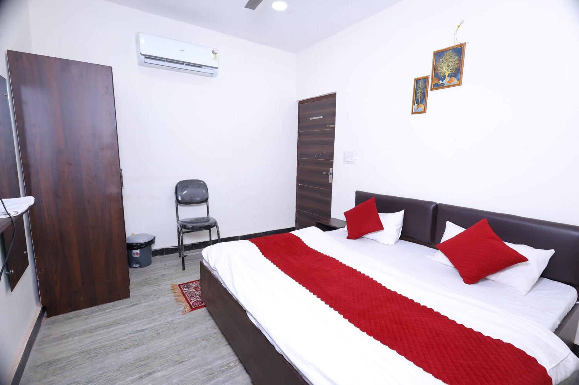 Tridev Hotel 2*