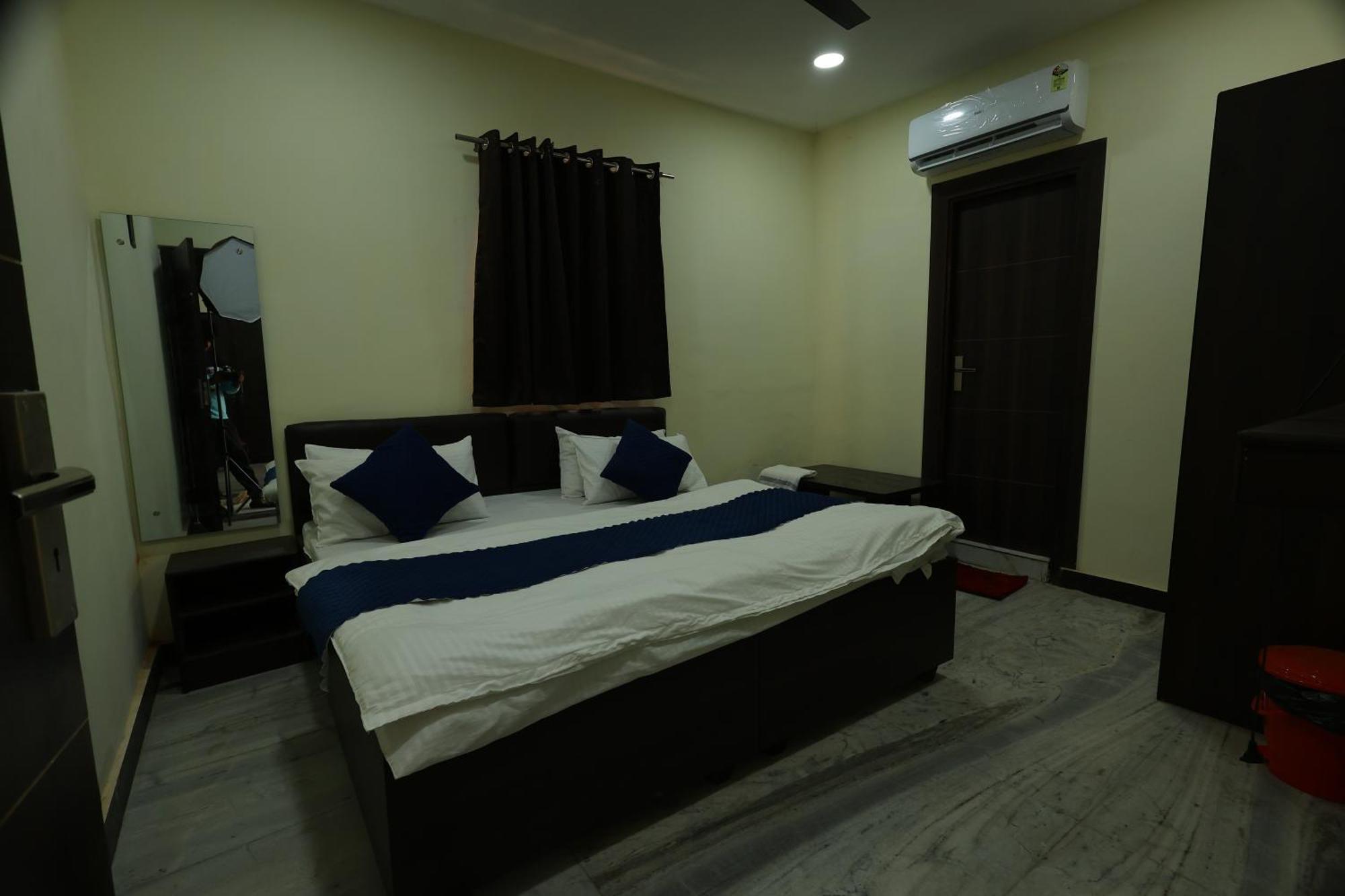 Tridev Hotel 2*
