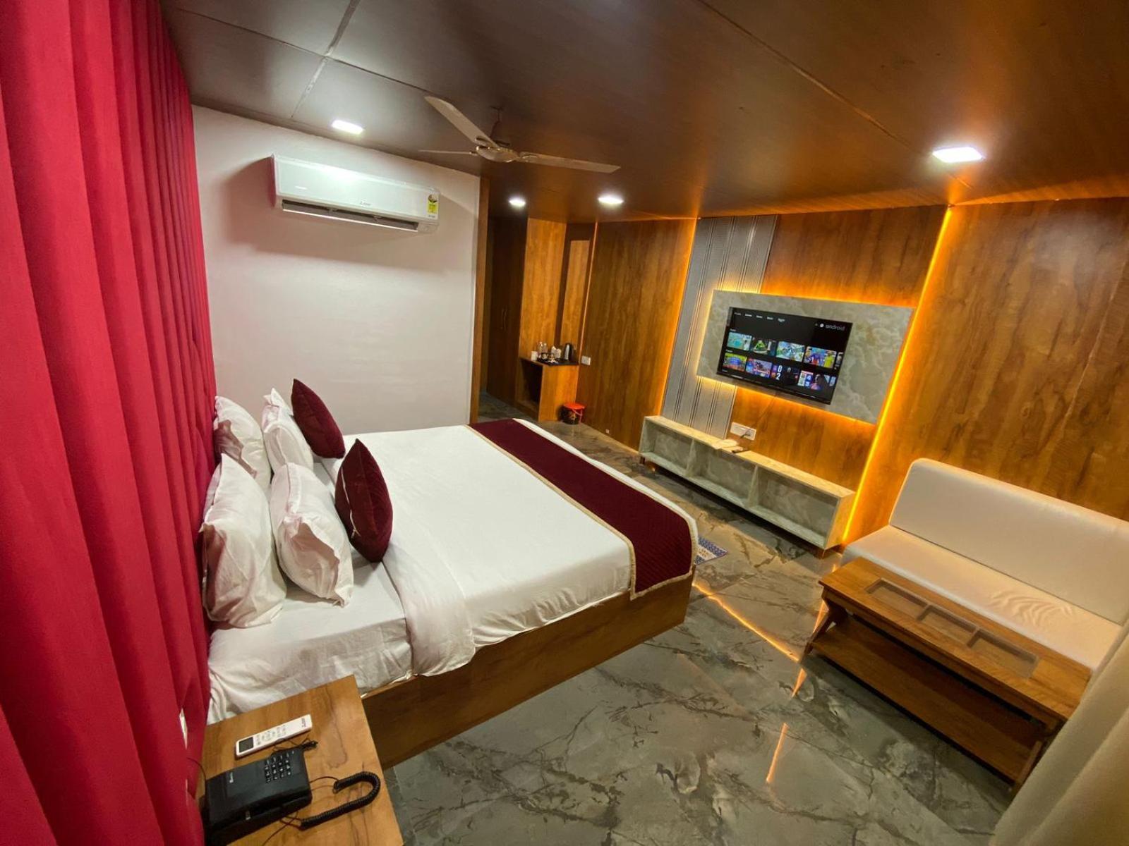 Rich Grand Hotel