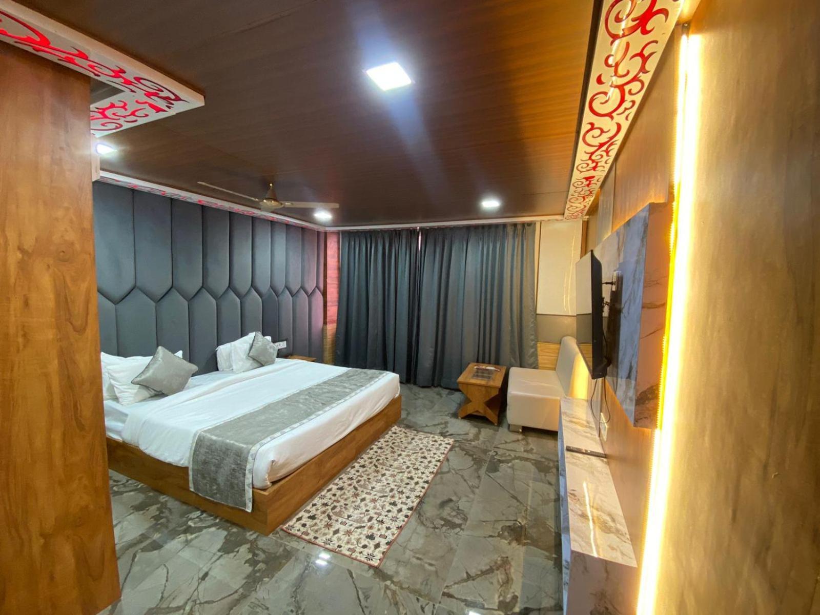 Rich Grand Hotel Hotel
