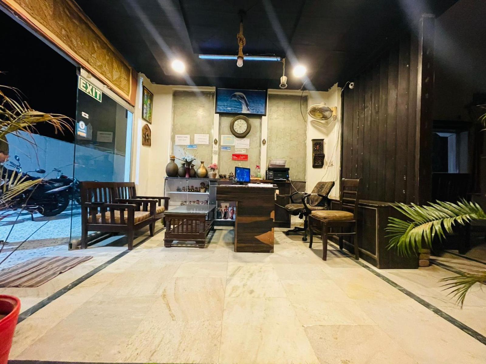 Wonderstar Affordable Near Tajmahal - Inhouse Parking With Free 5g Internet 3* Agra (Uttar Pradesh)